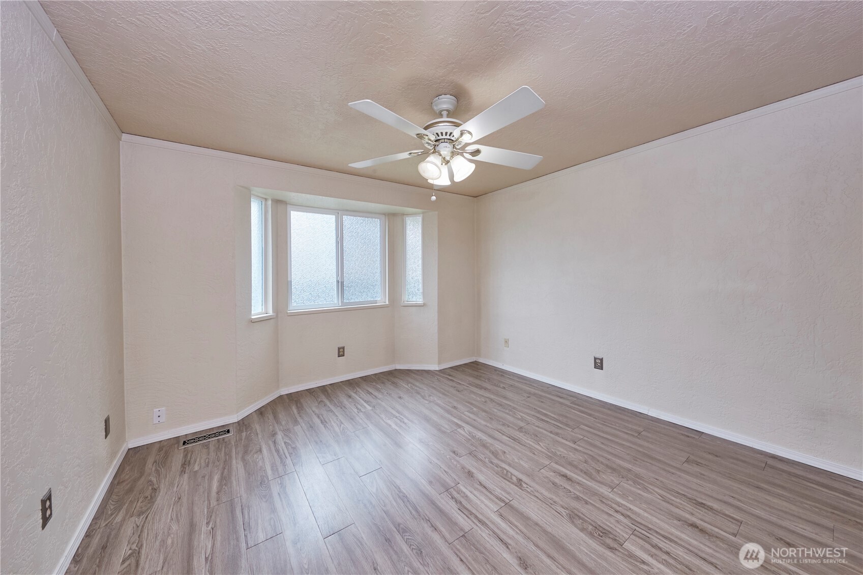 property viewer photo 24