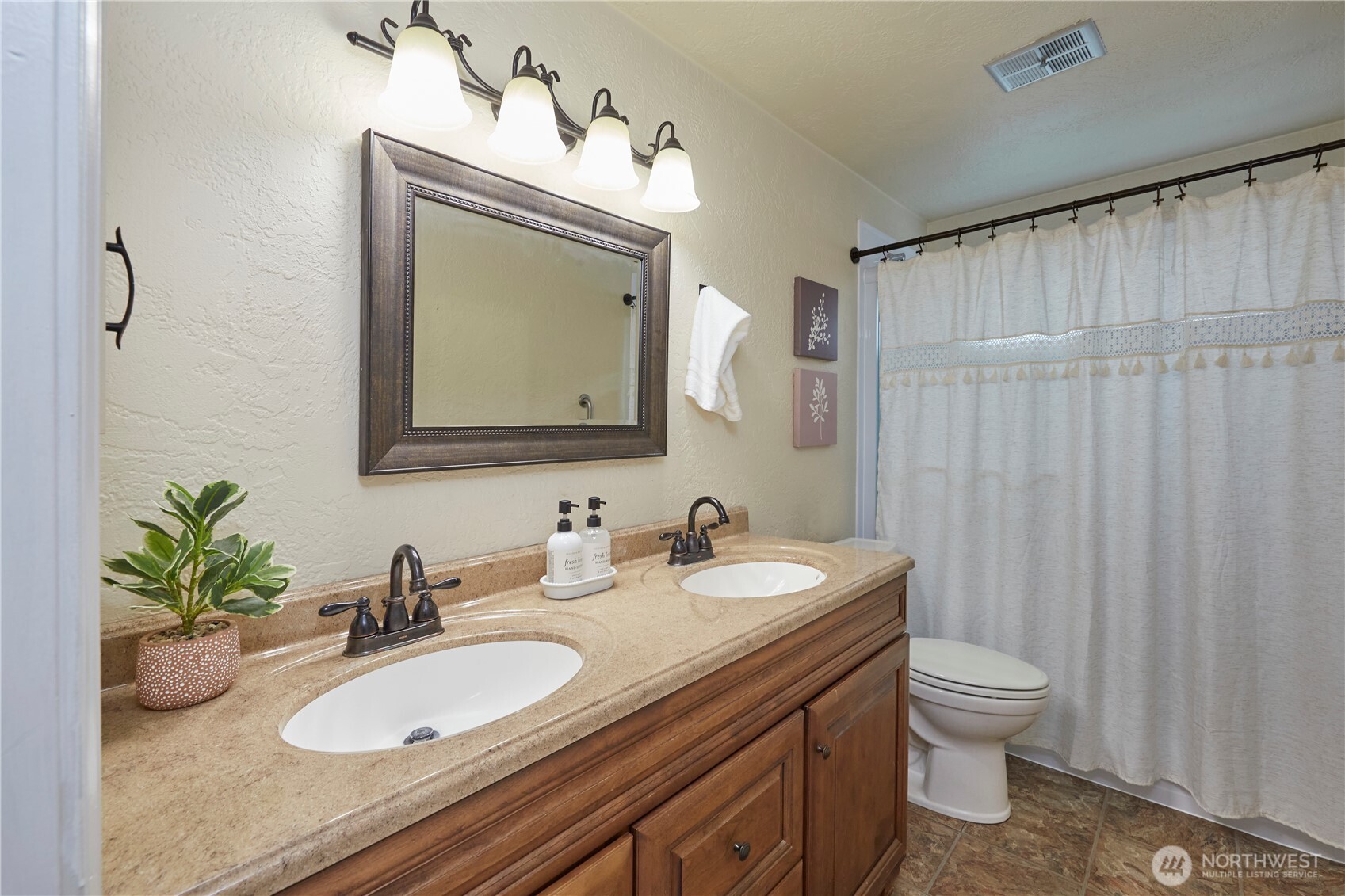 property viewer photo 26