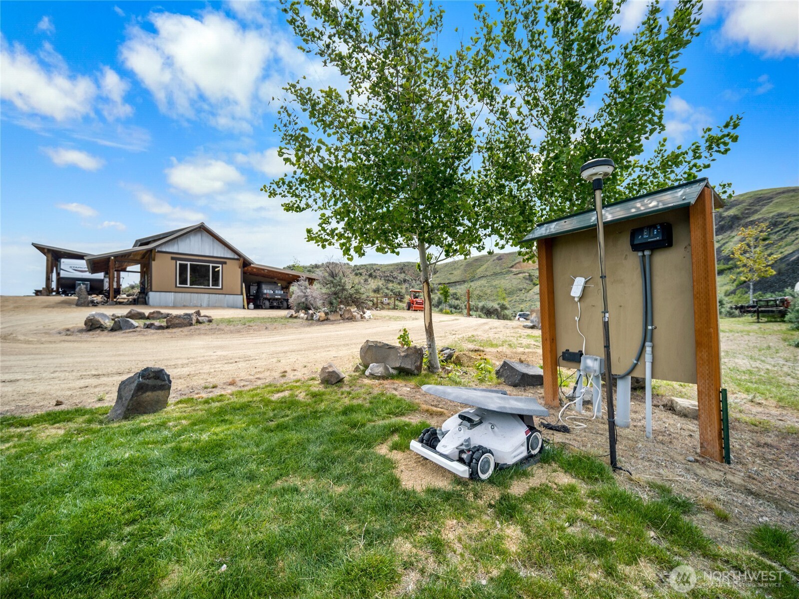 main property photo 25