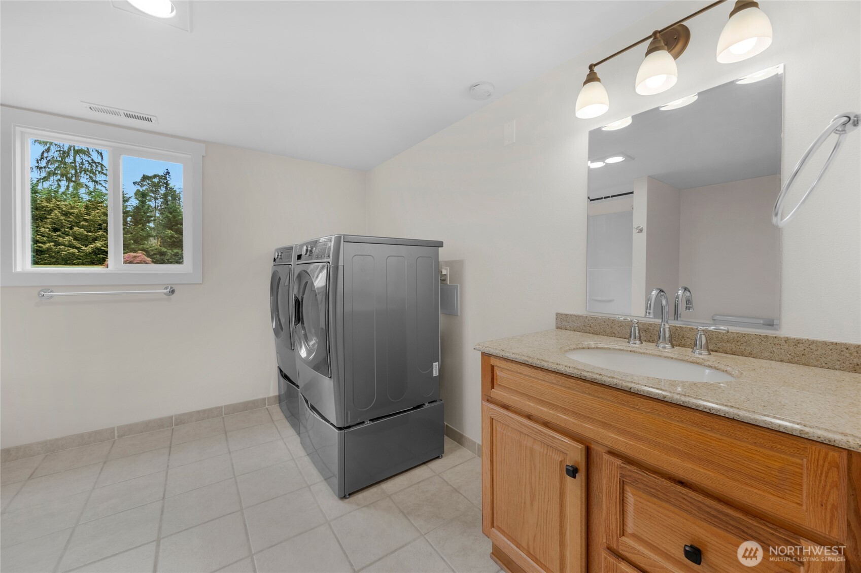 property viewer photo 16