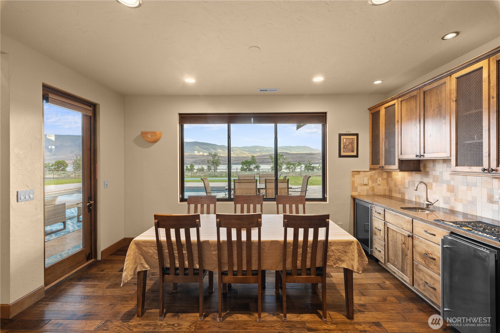 property viewer photo 15