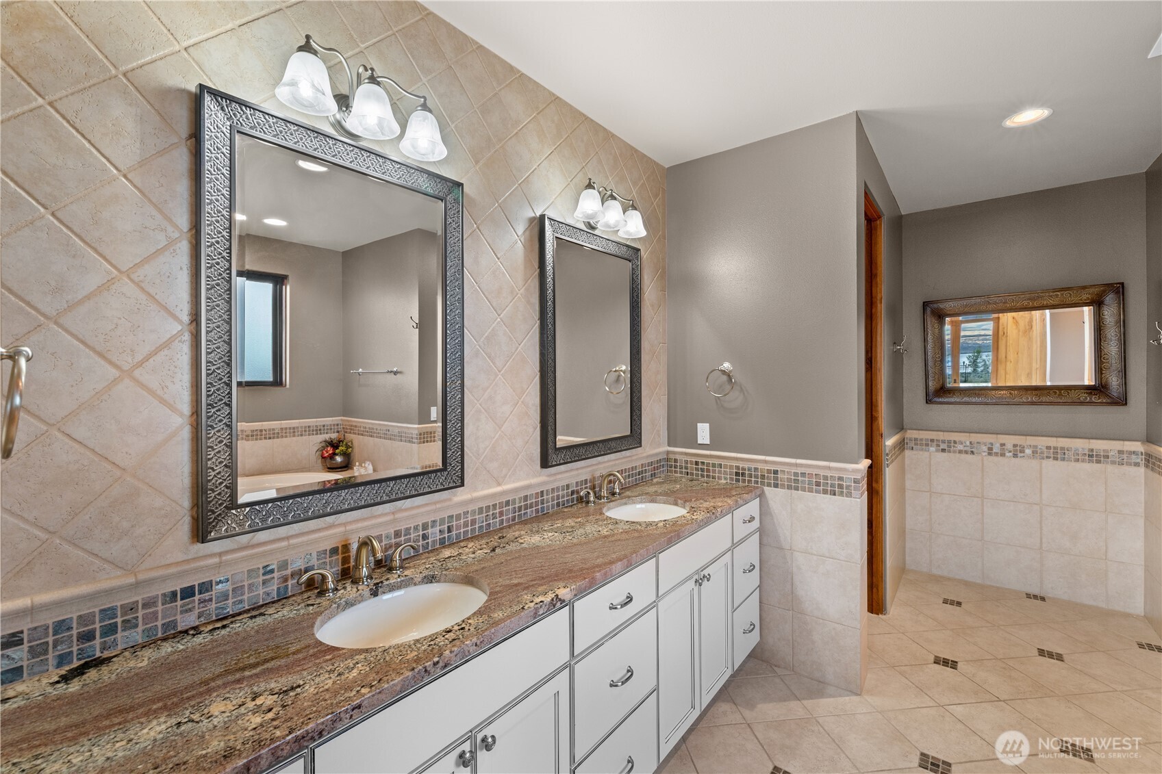 property viewer photo 17