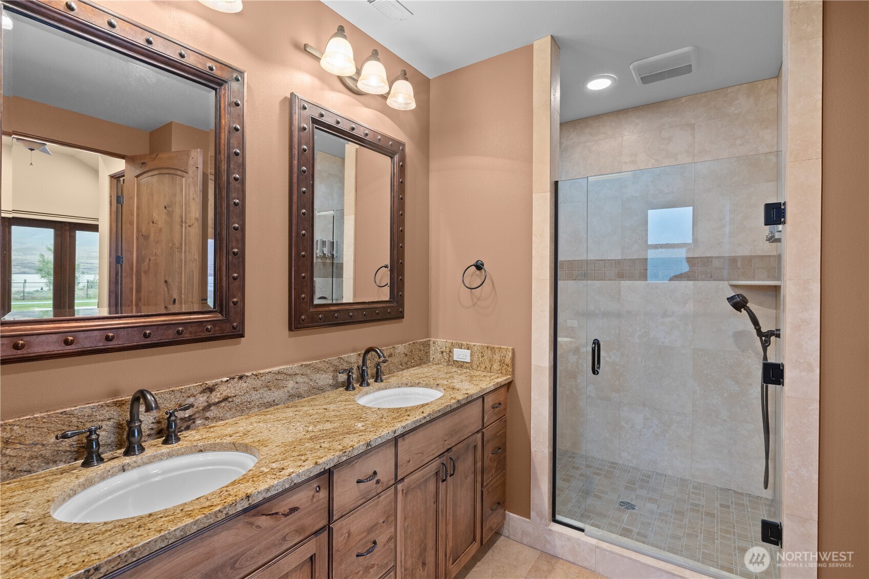 property viewer photo 23