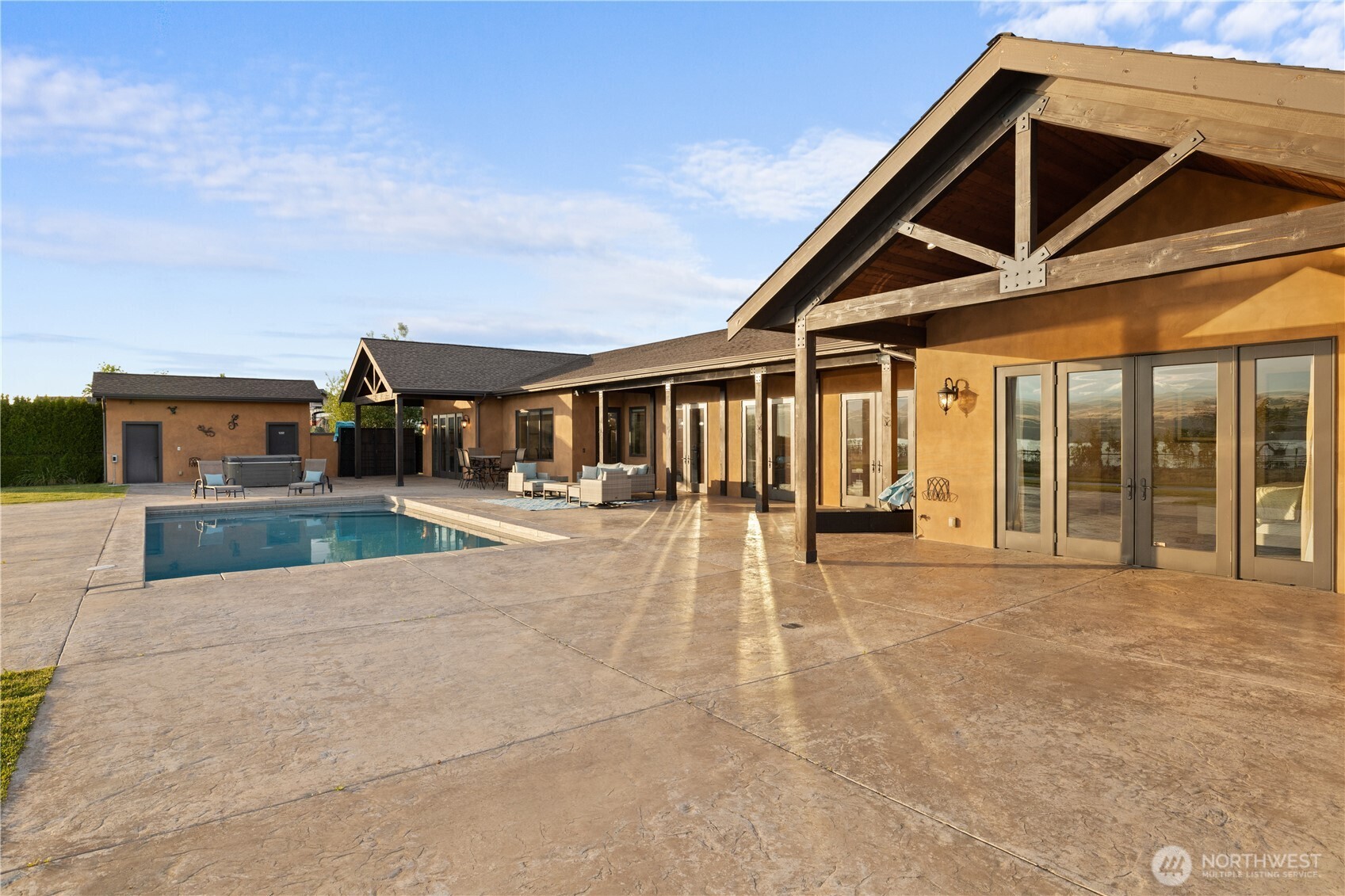 property viewer photo 30