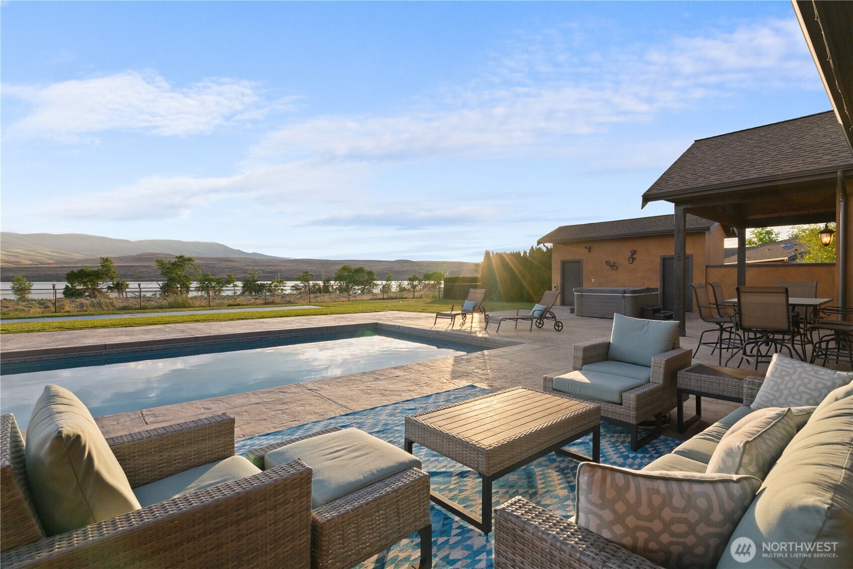 property viewer photo 31