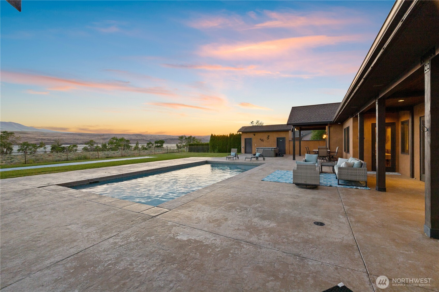 property viewer photo 32