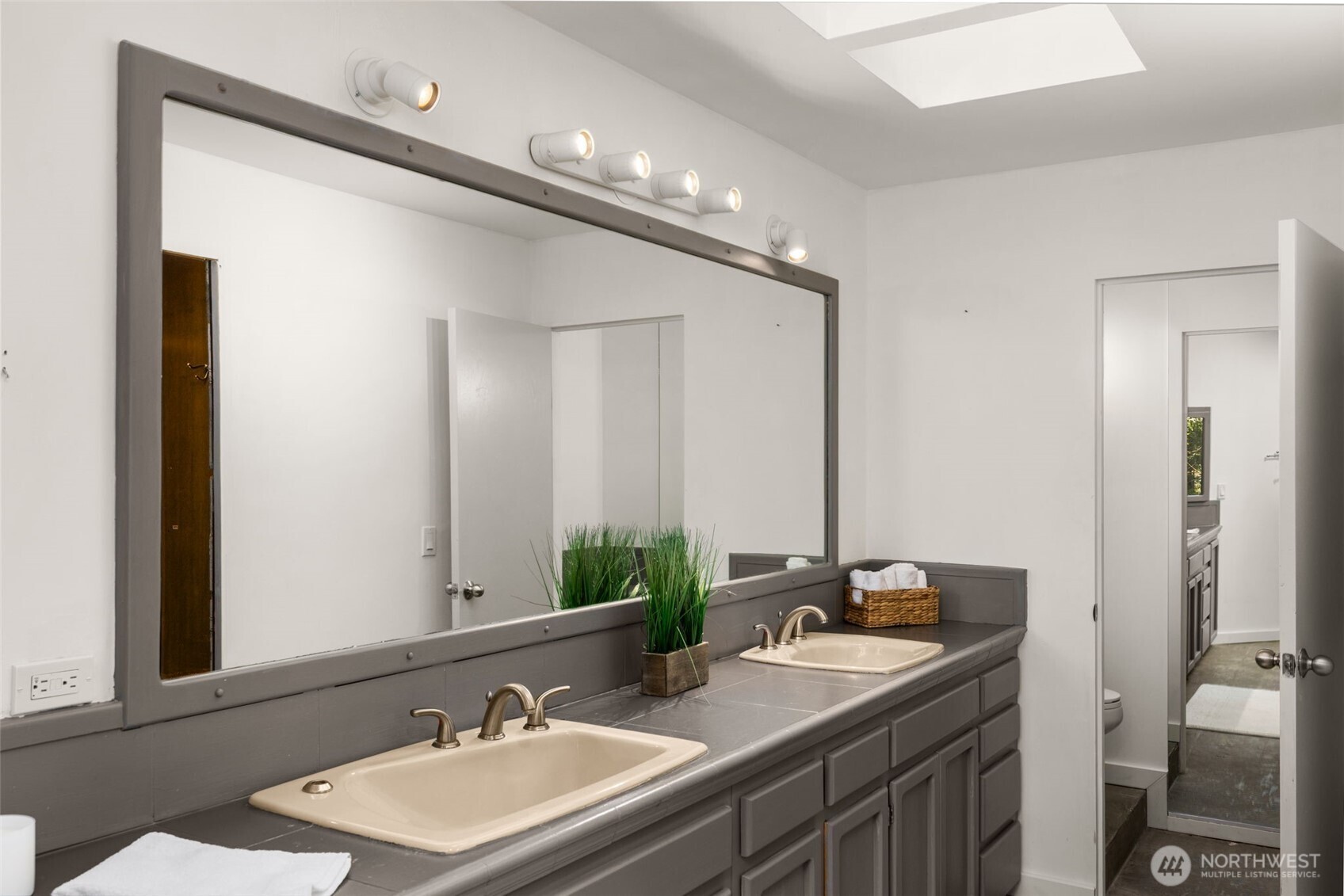 property viewer photo 23