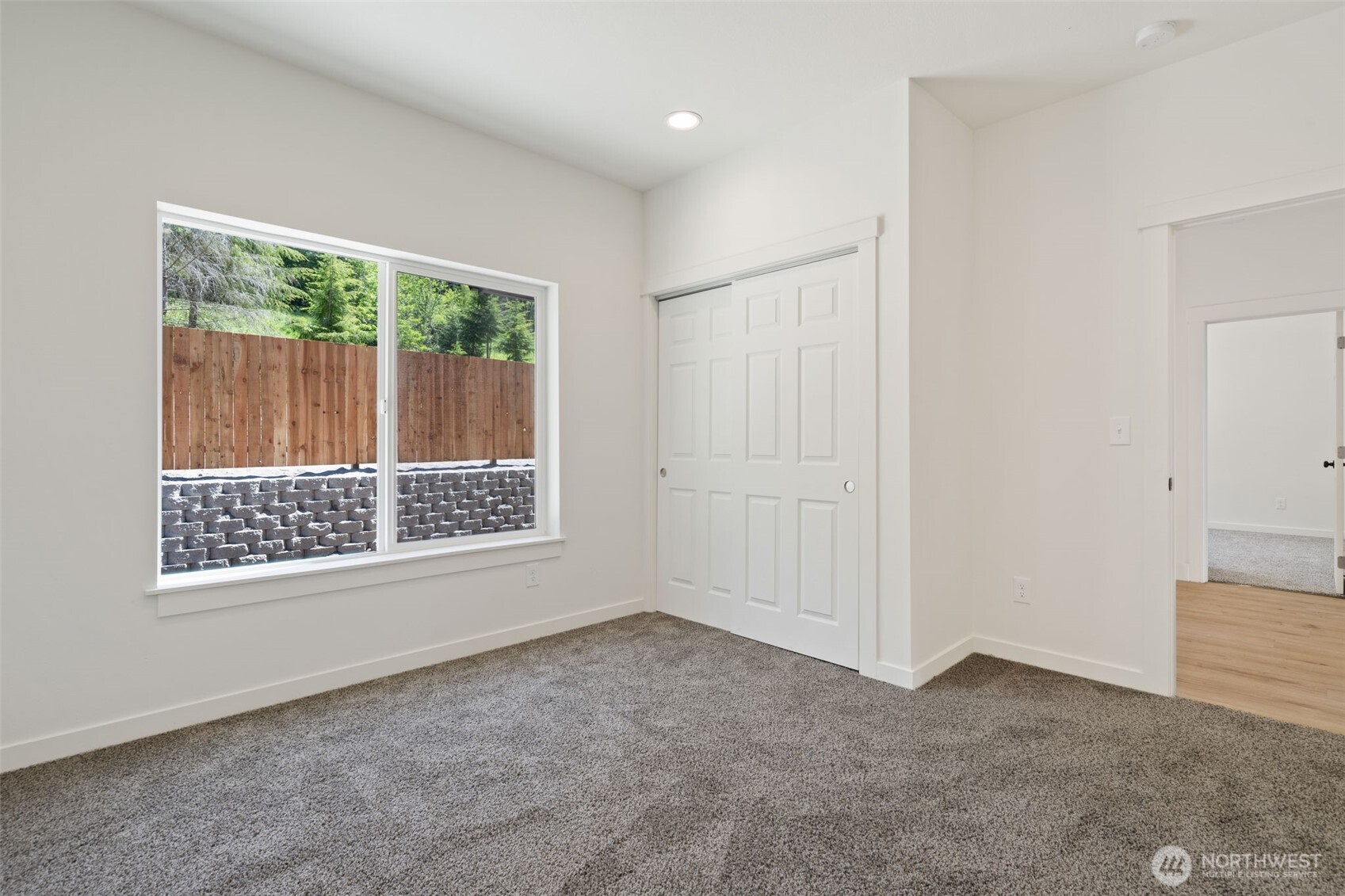 property viewer photo 6