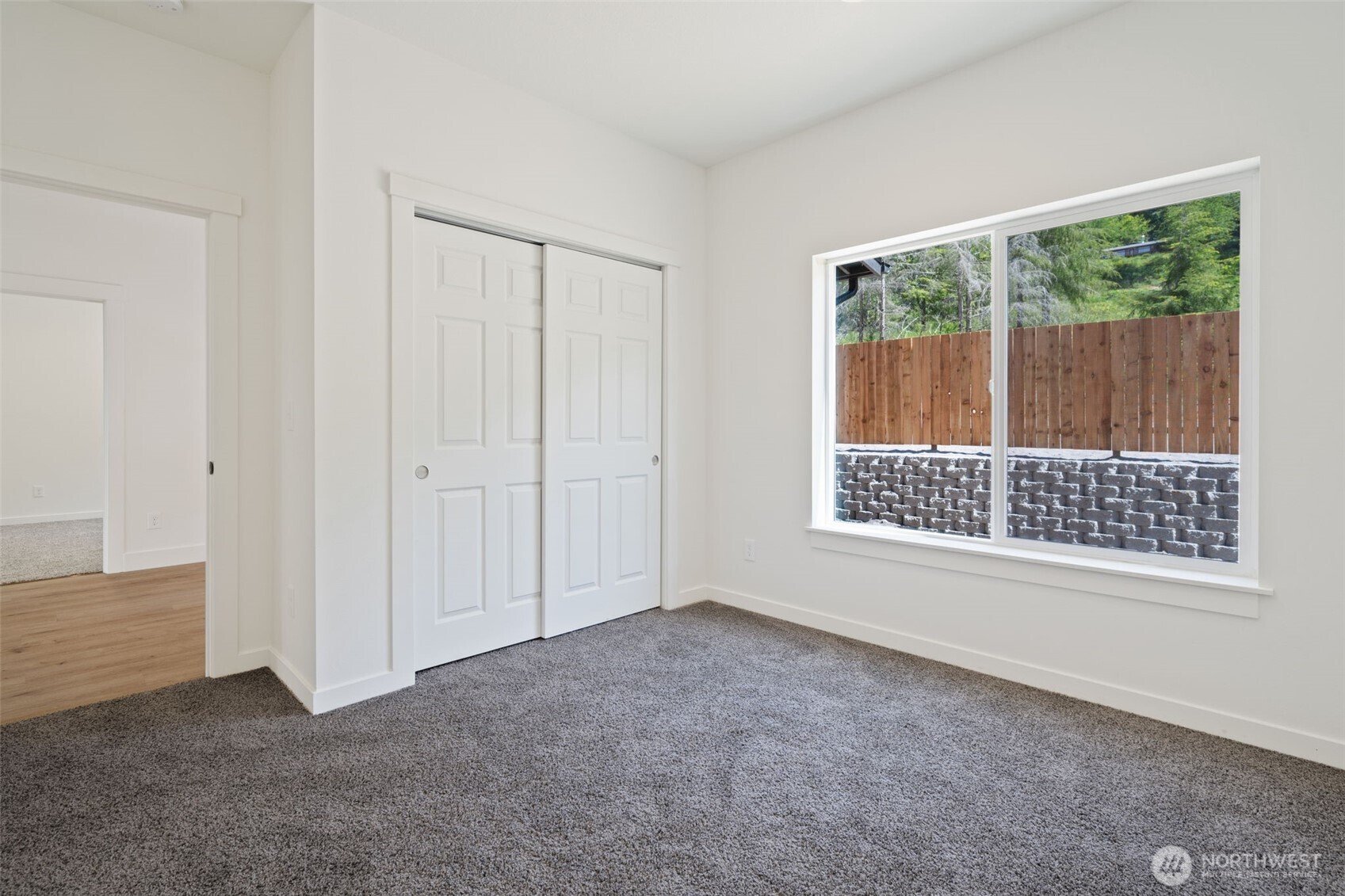 property viewer photo 7