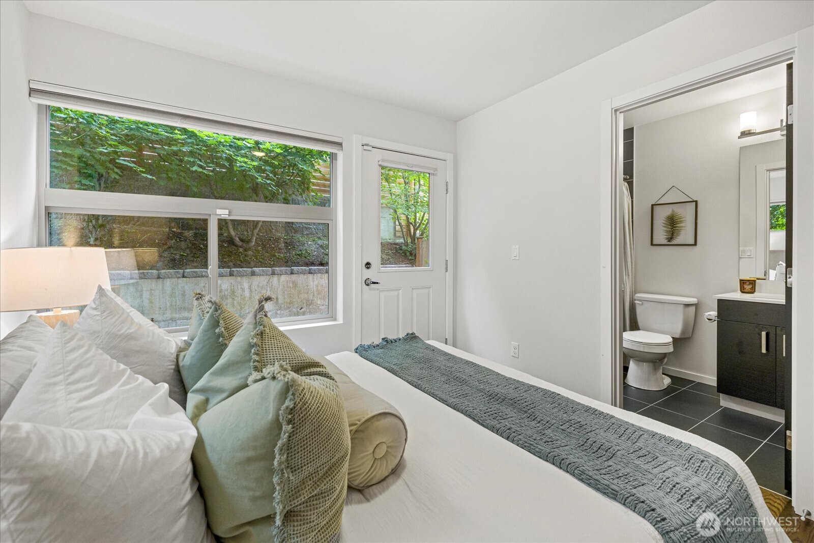 property viewer photo 16
