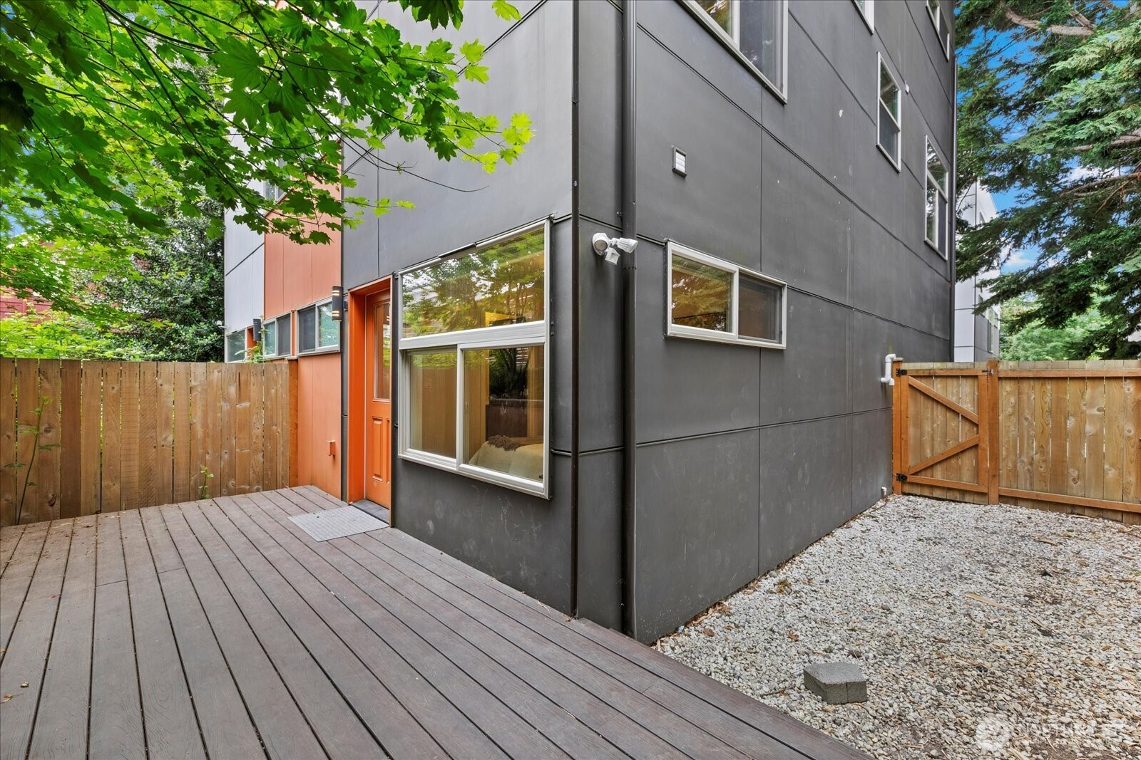 property viewer photo 3