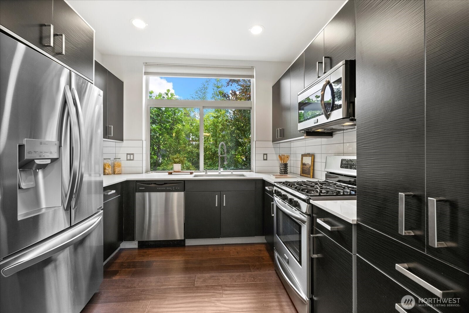 property viewer photo 6
