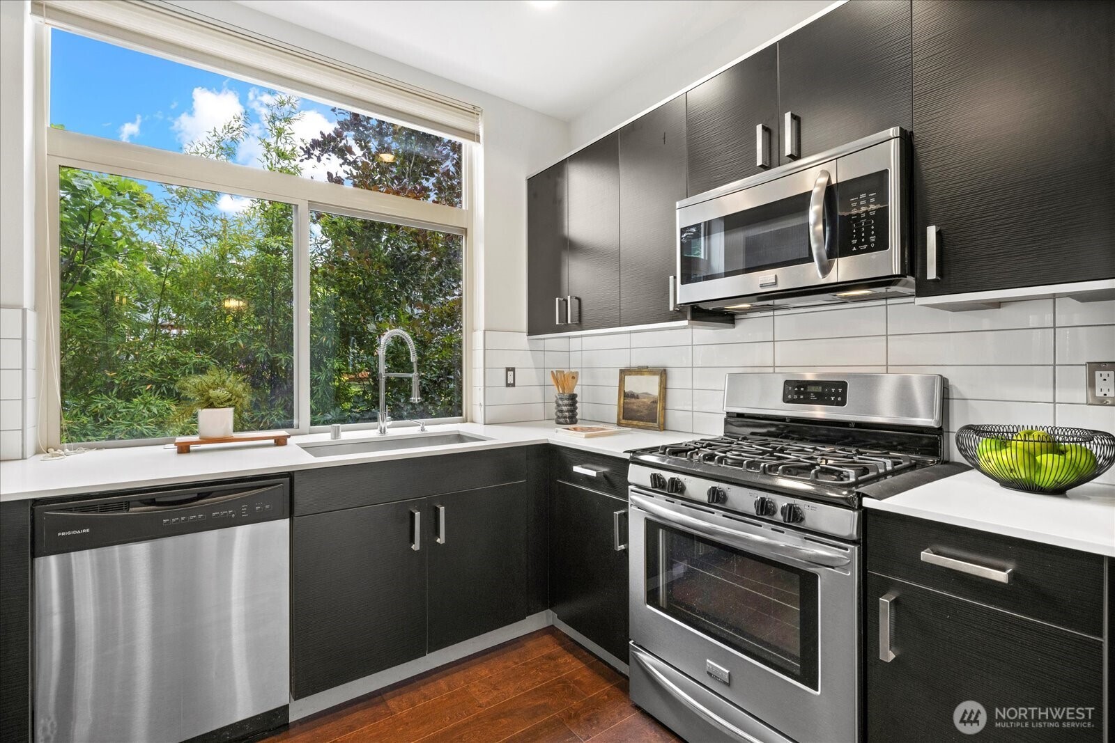 property viewer photo 7