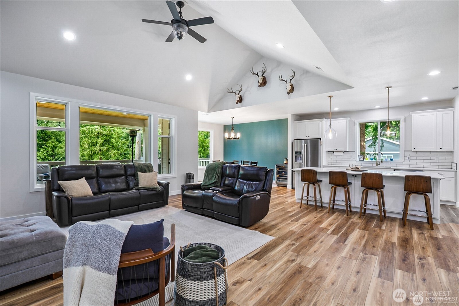 property viewer photo 3