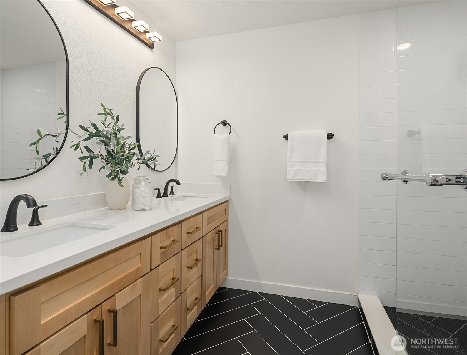 property viewer photo 16