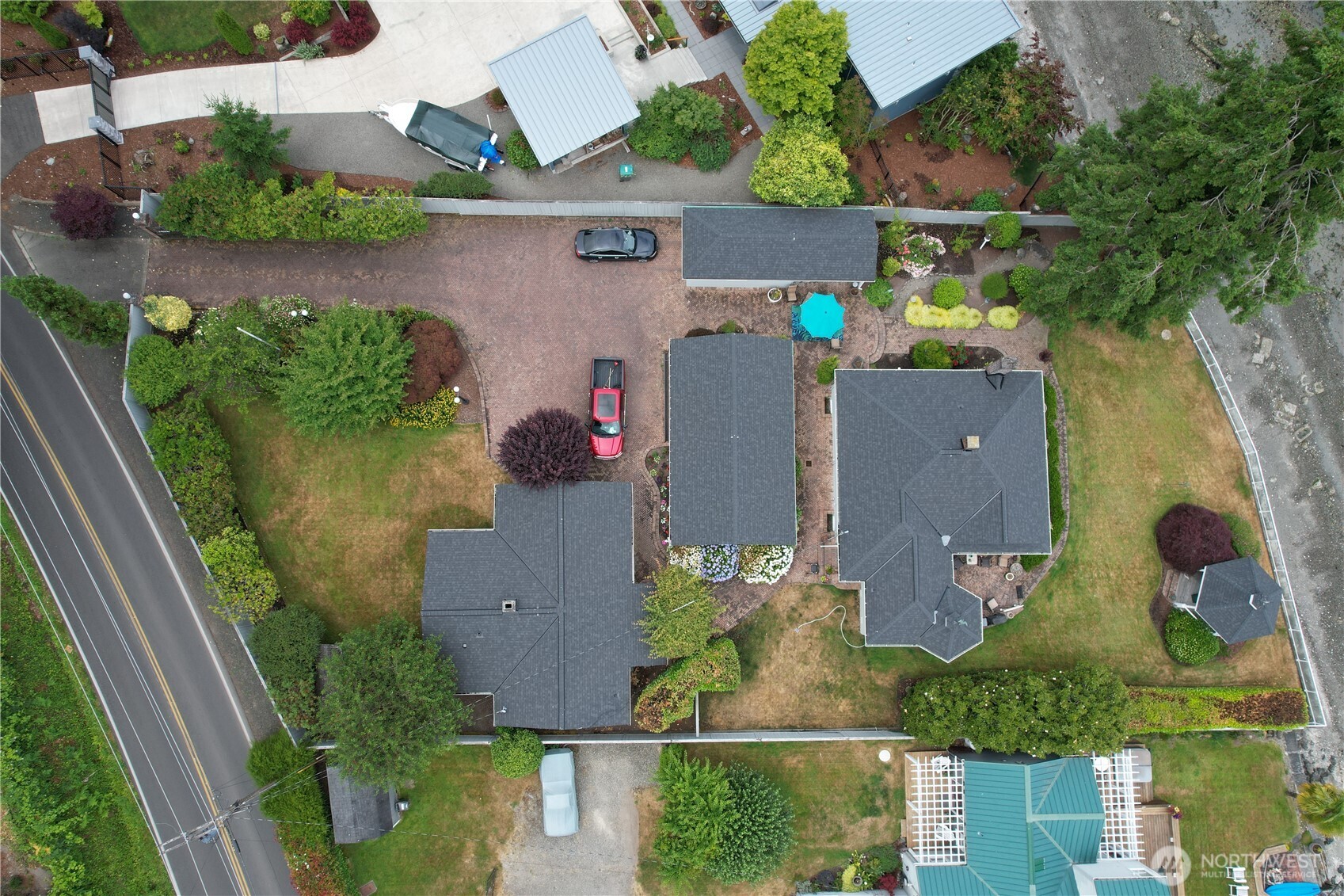 main property photo 33