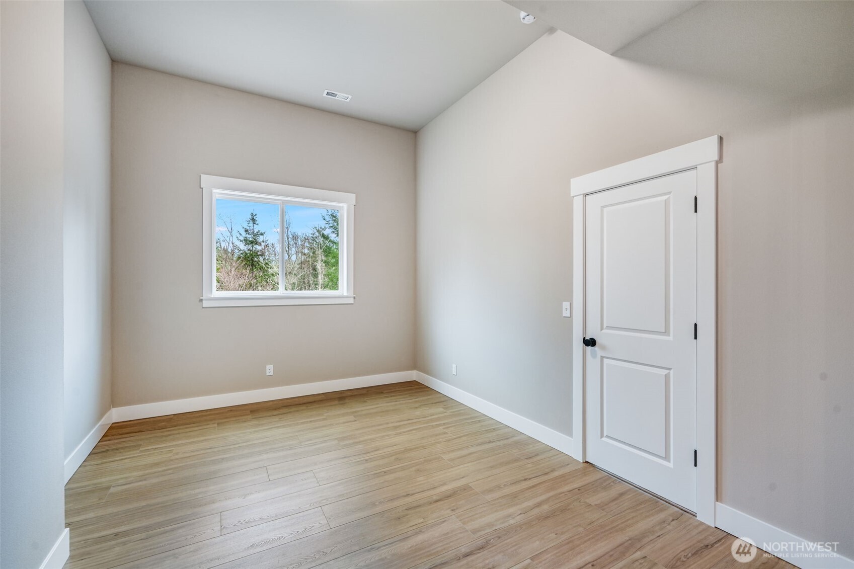 property viewer photo 23