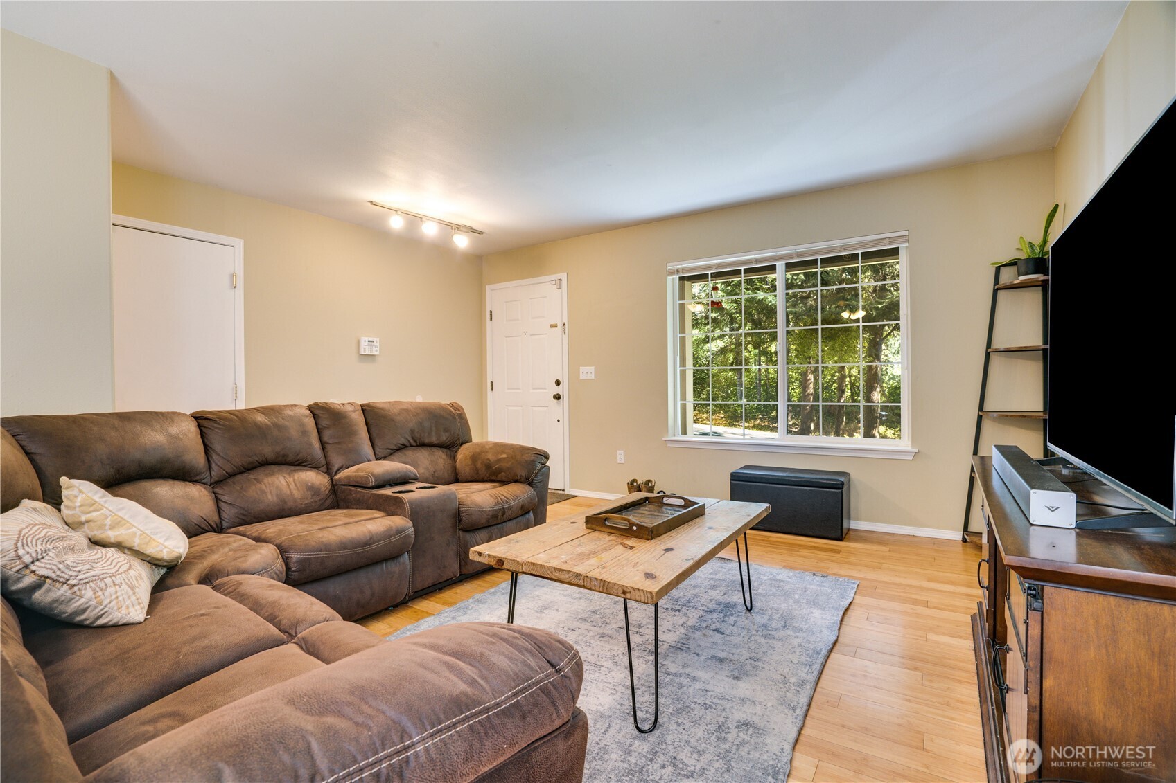 property viewer photo 4