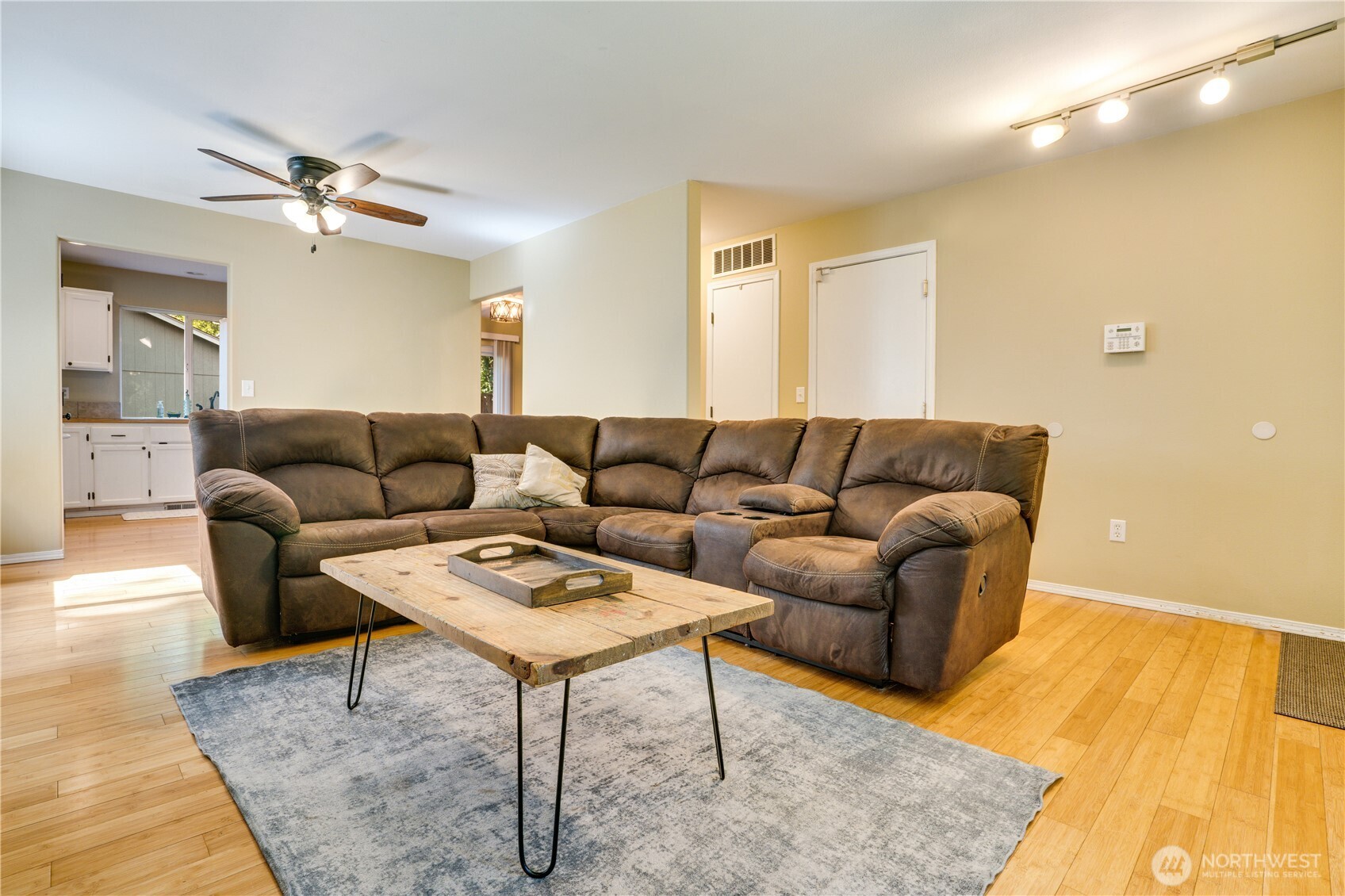 property viewer photo 5