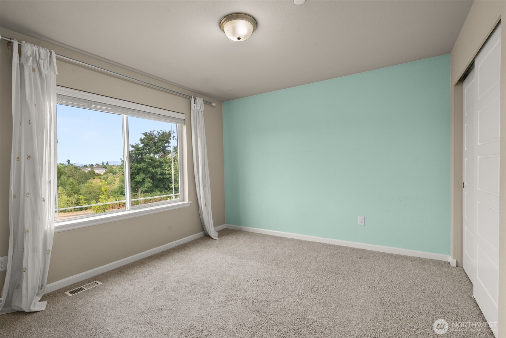 property viewer photo 19