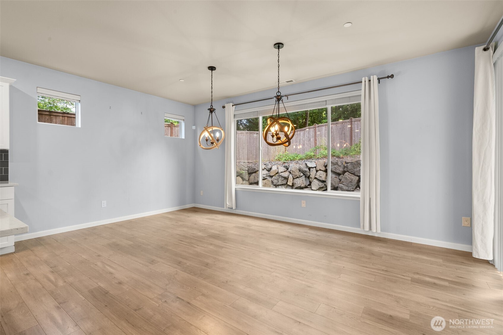 property viewer photo 9