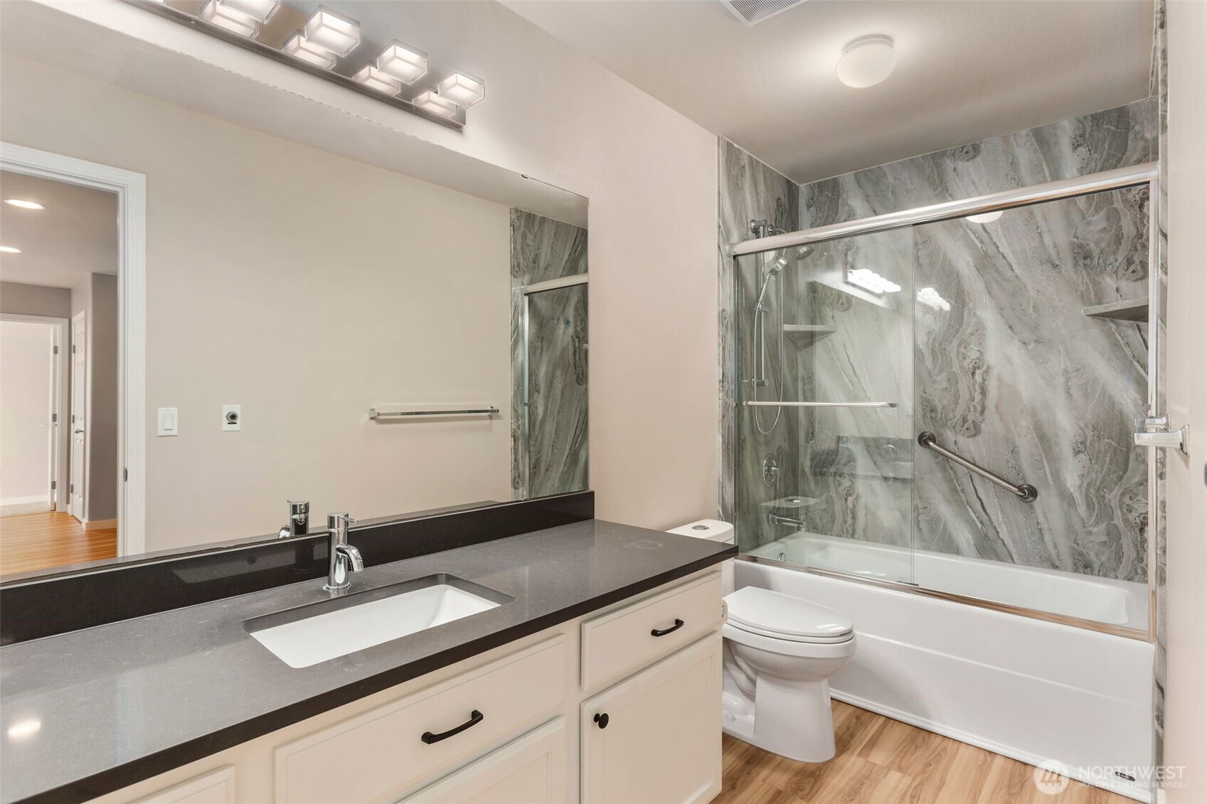 property viewer photo 28