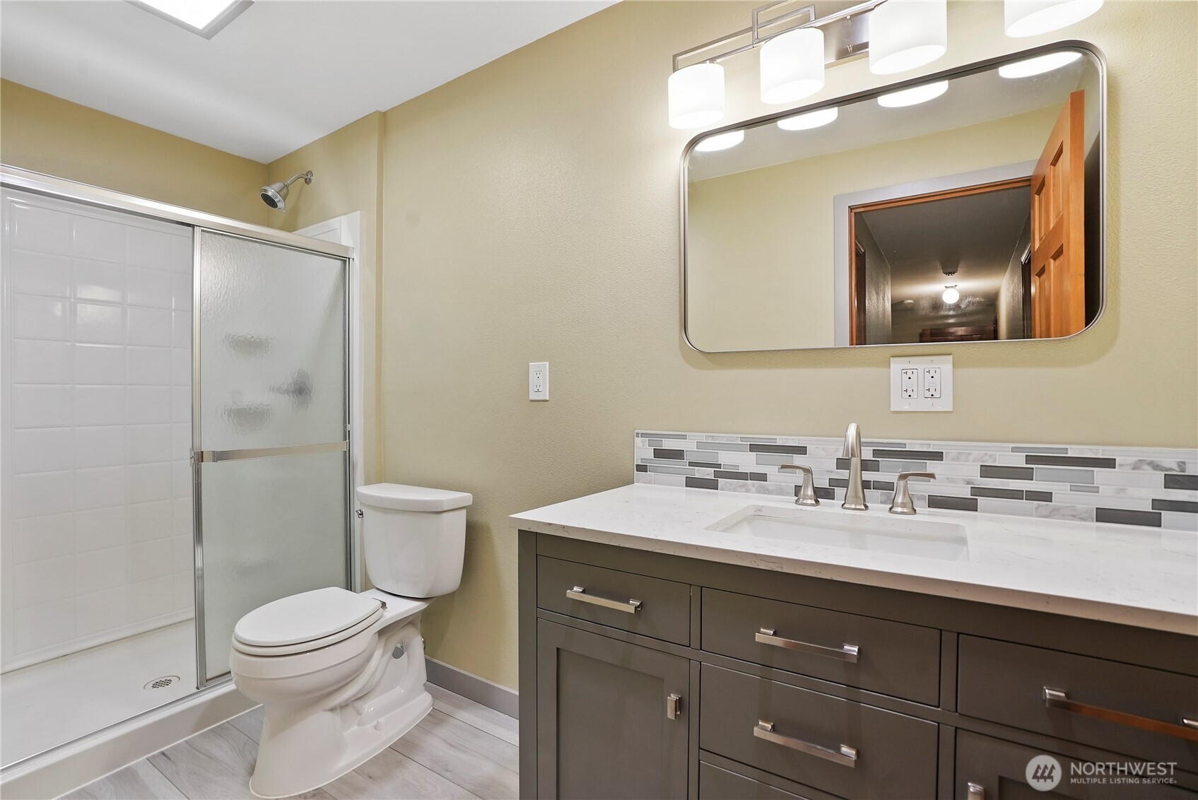 property viewer photo 31