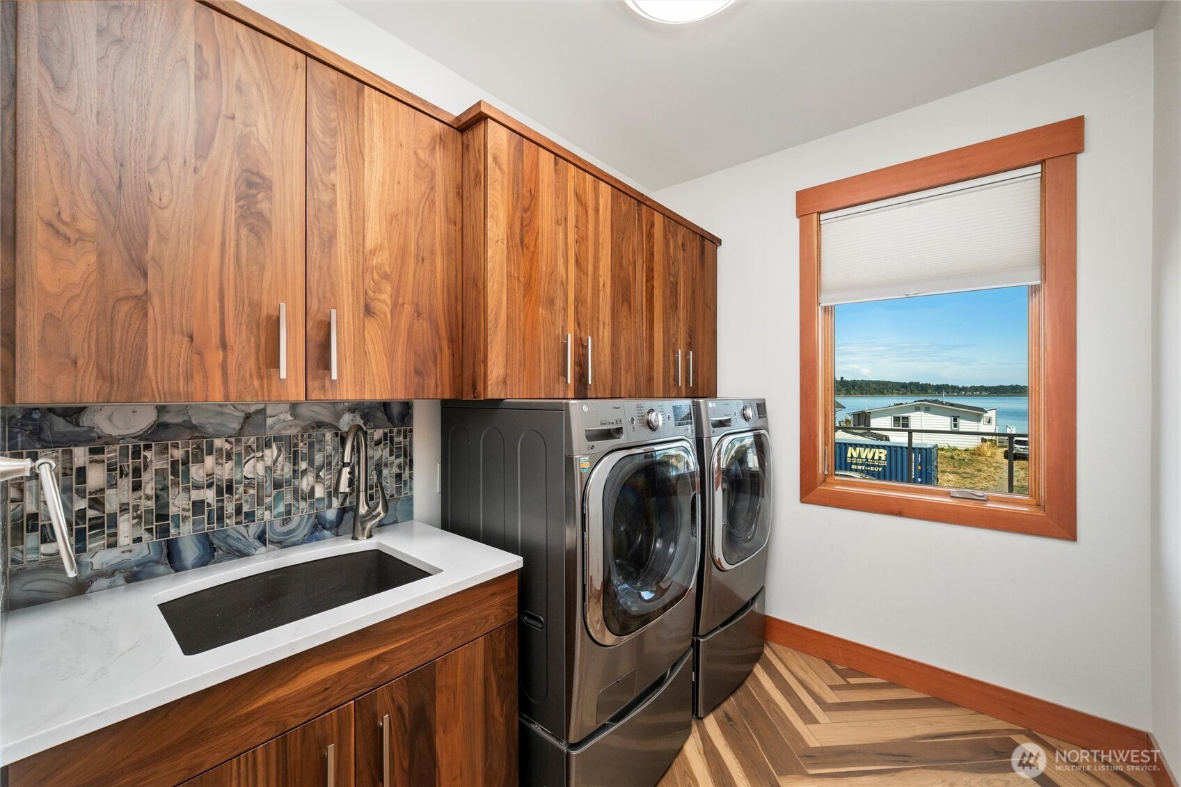 property viewer photo 16