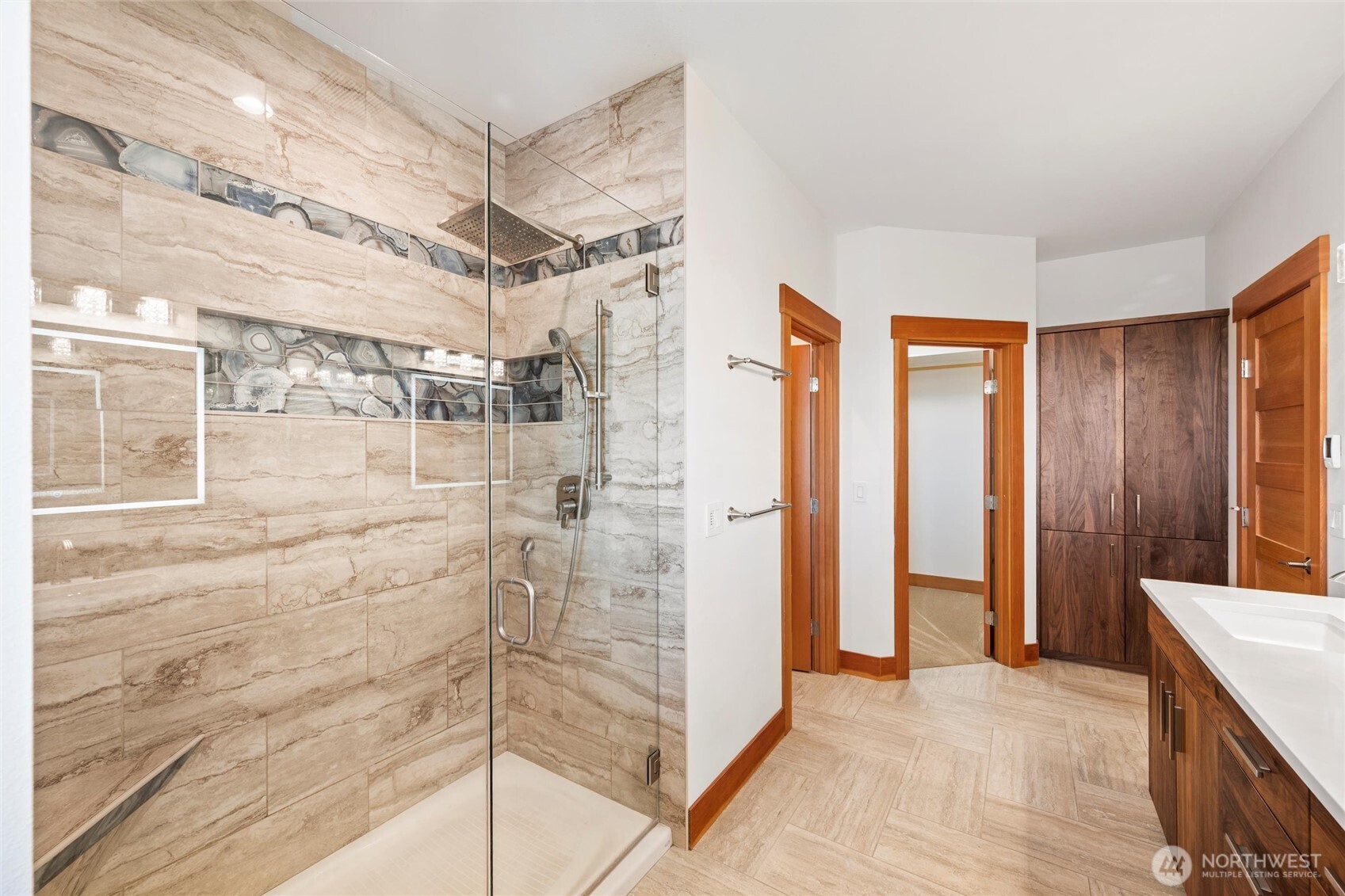 property viewer photo 9