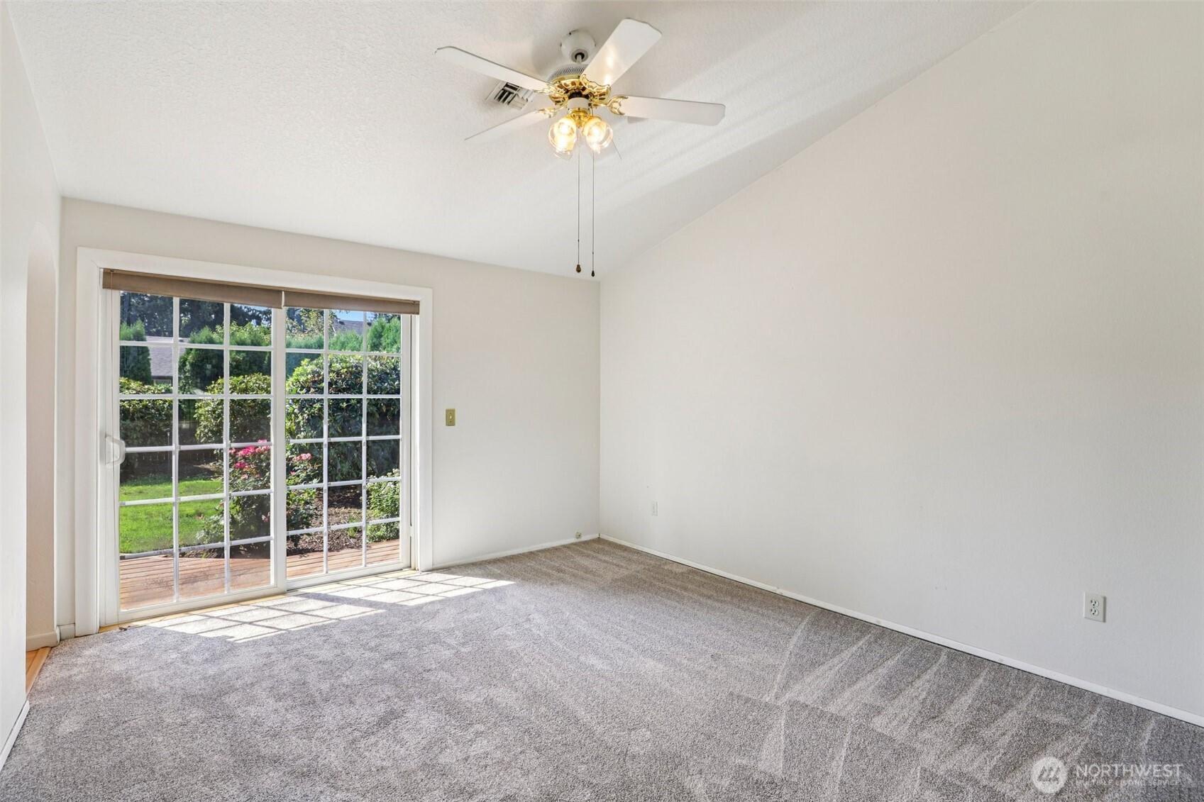 property viewer photo 15