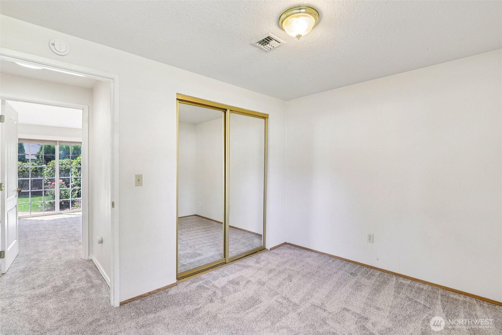 property viewer photo 18