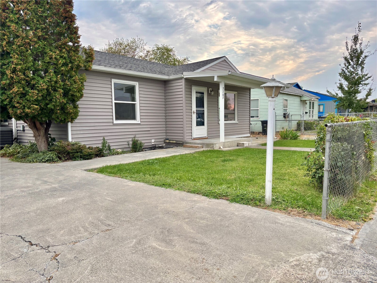 main property photo 5