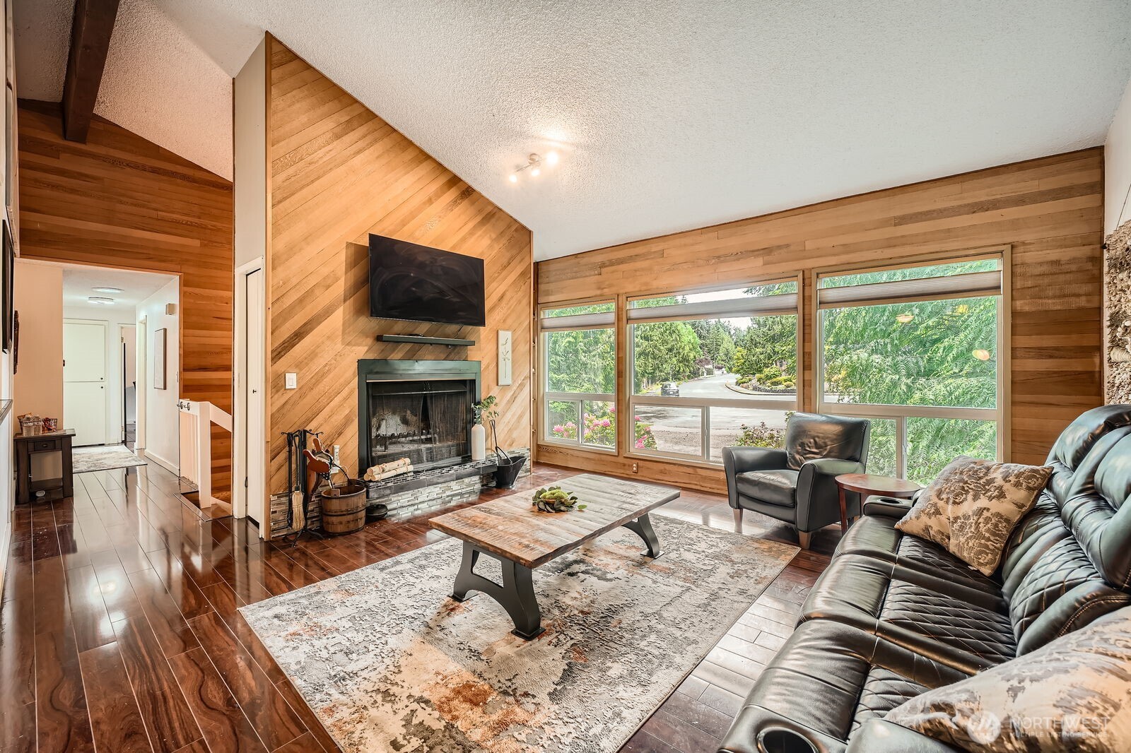 property viewer photo 1