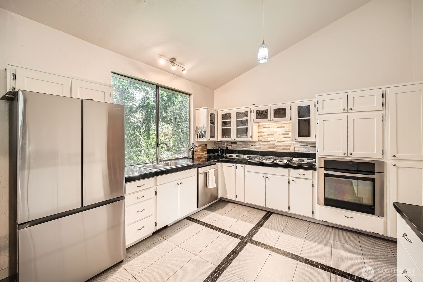 property viewer photo 5