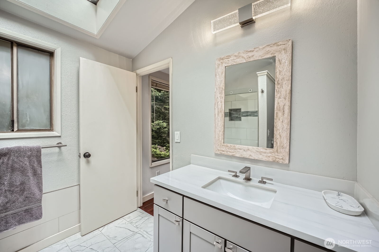 property viewer photo 9