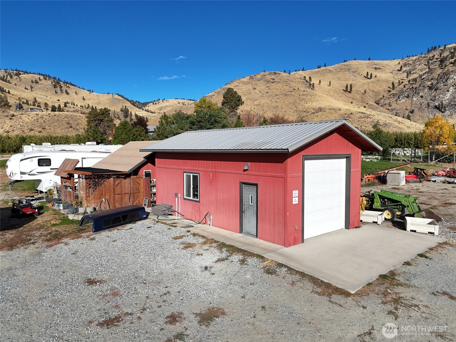 main property photo 17