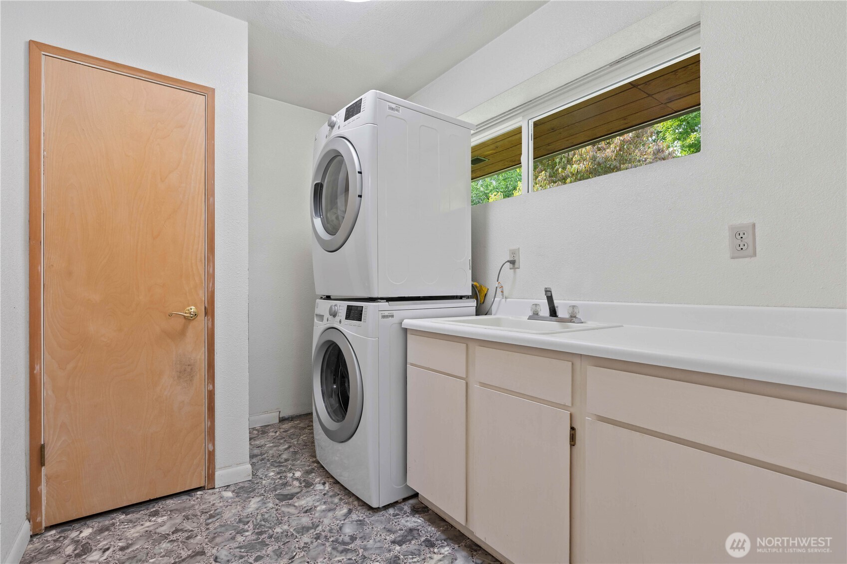 property viewer photo 23
