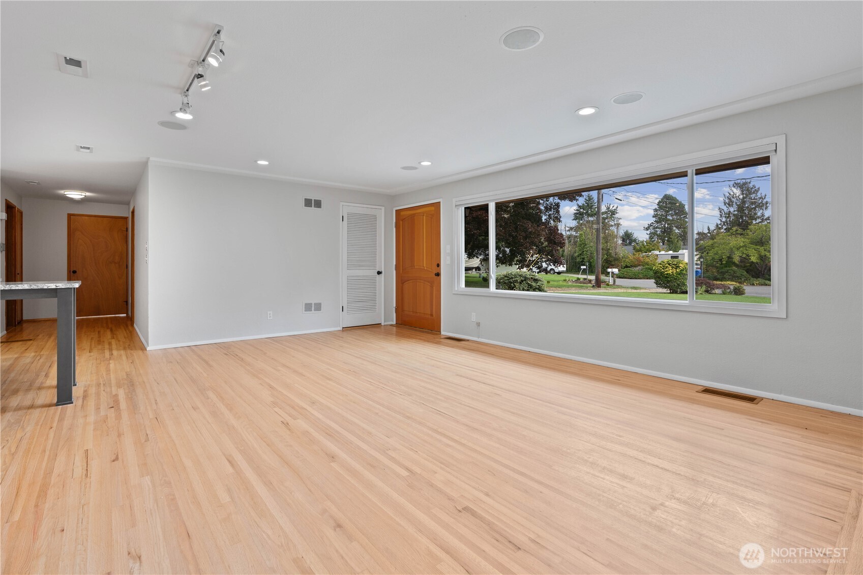 property viewer photo 9