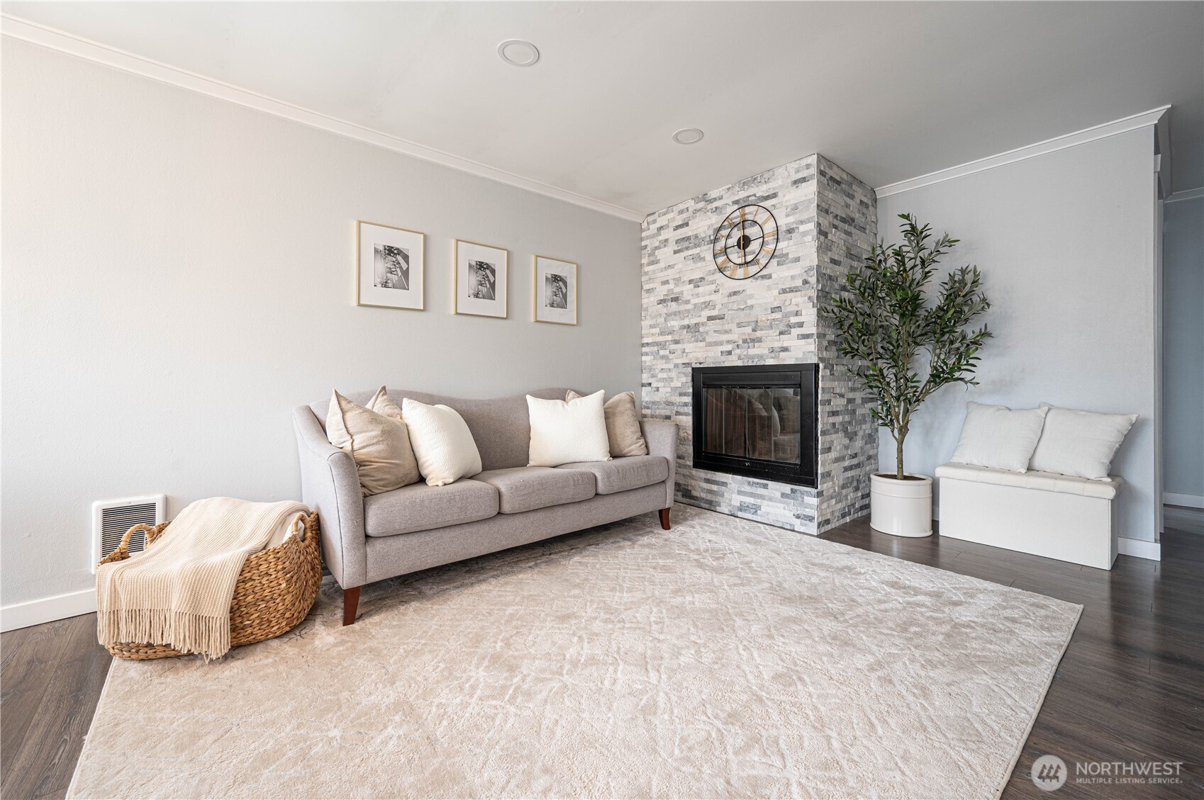 property viewer photo 4