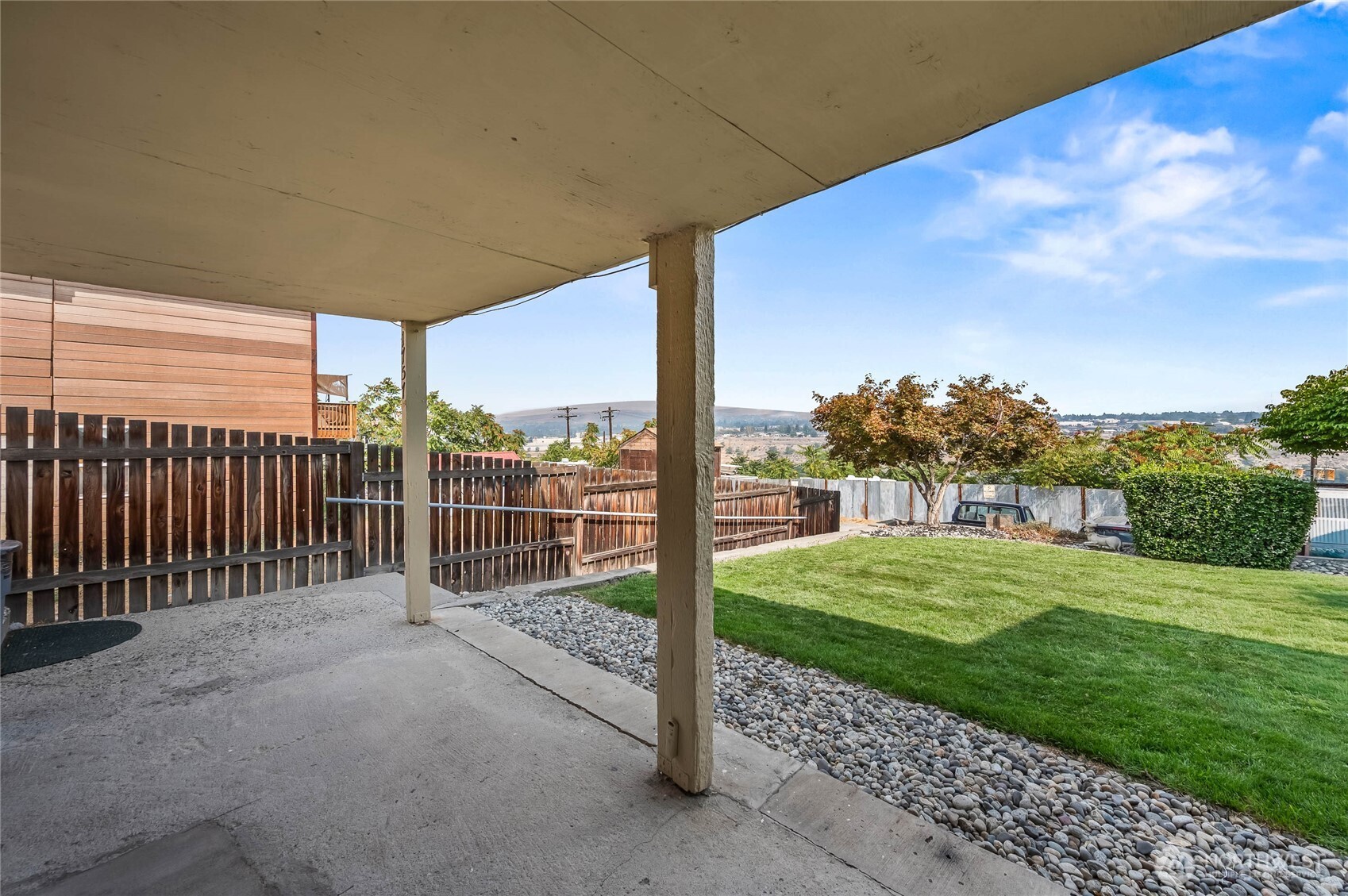 property viewer photo 2