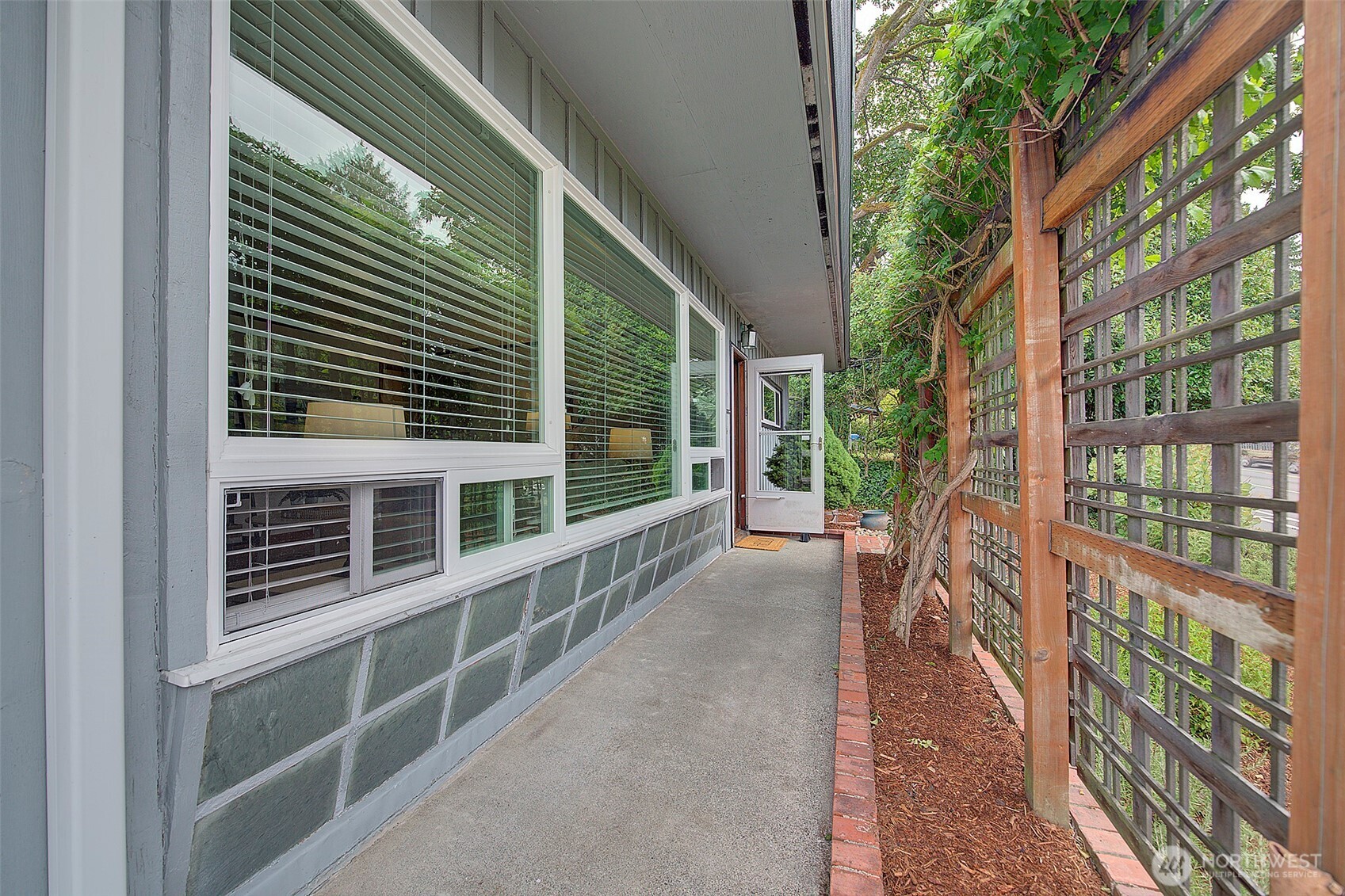 property viewer photo 1