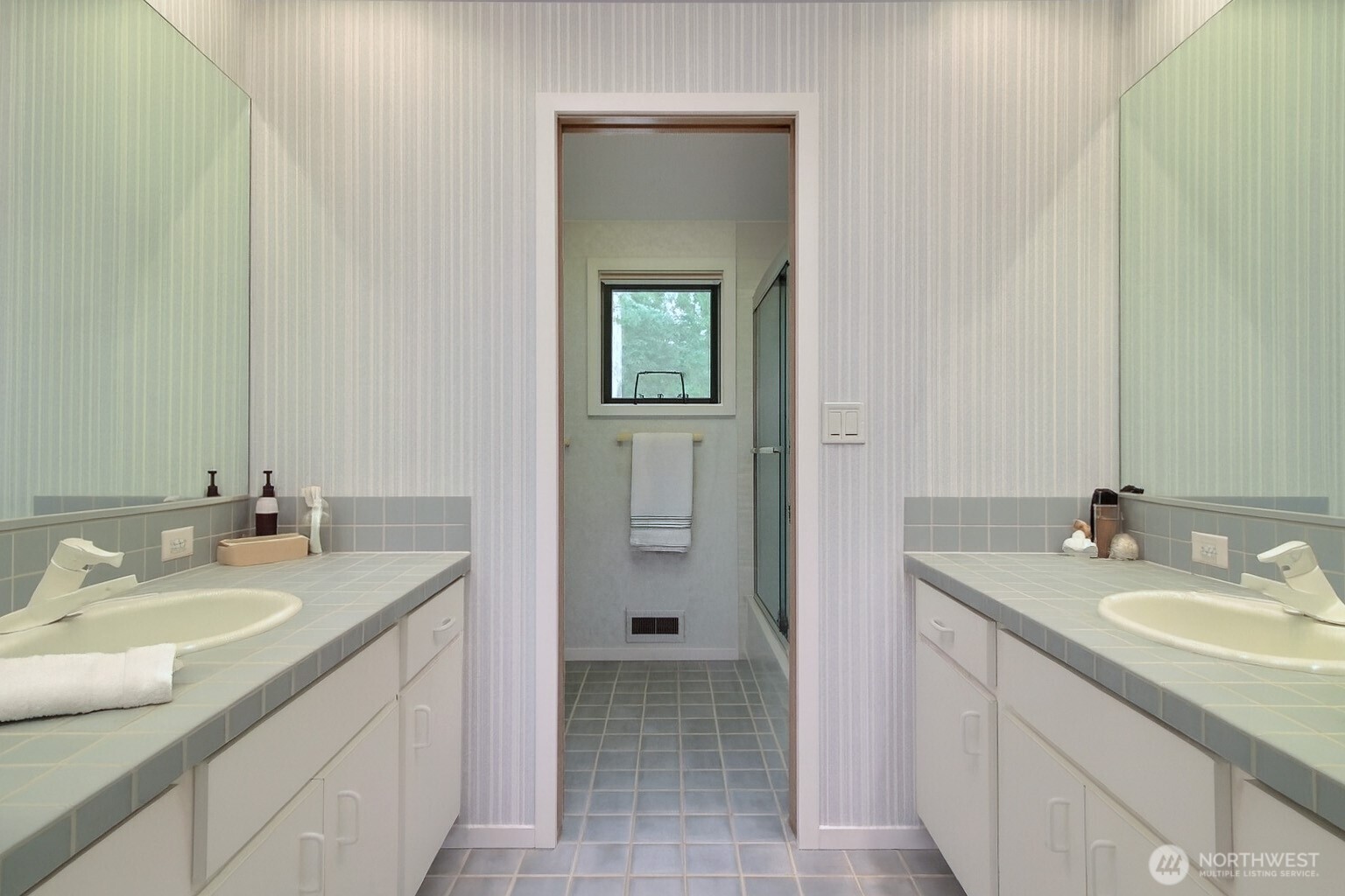 property viewer photo 25
