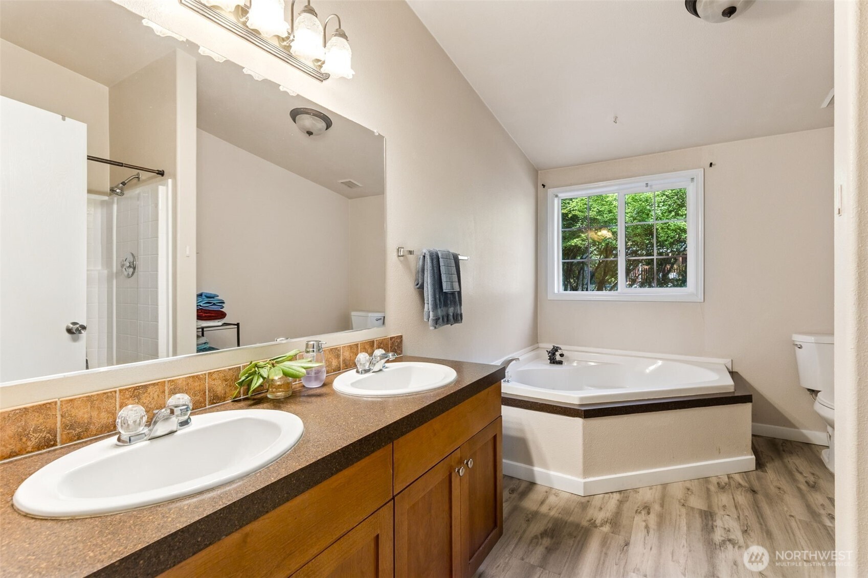 property viewer photo 10