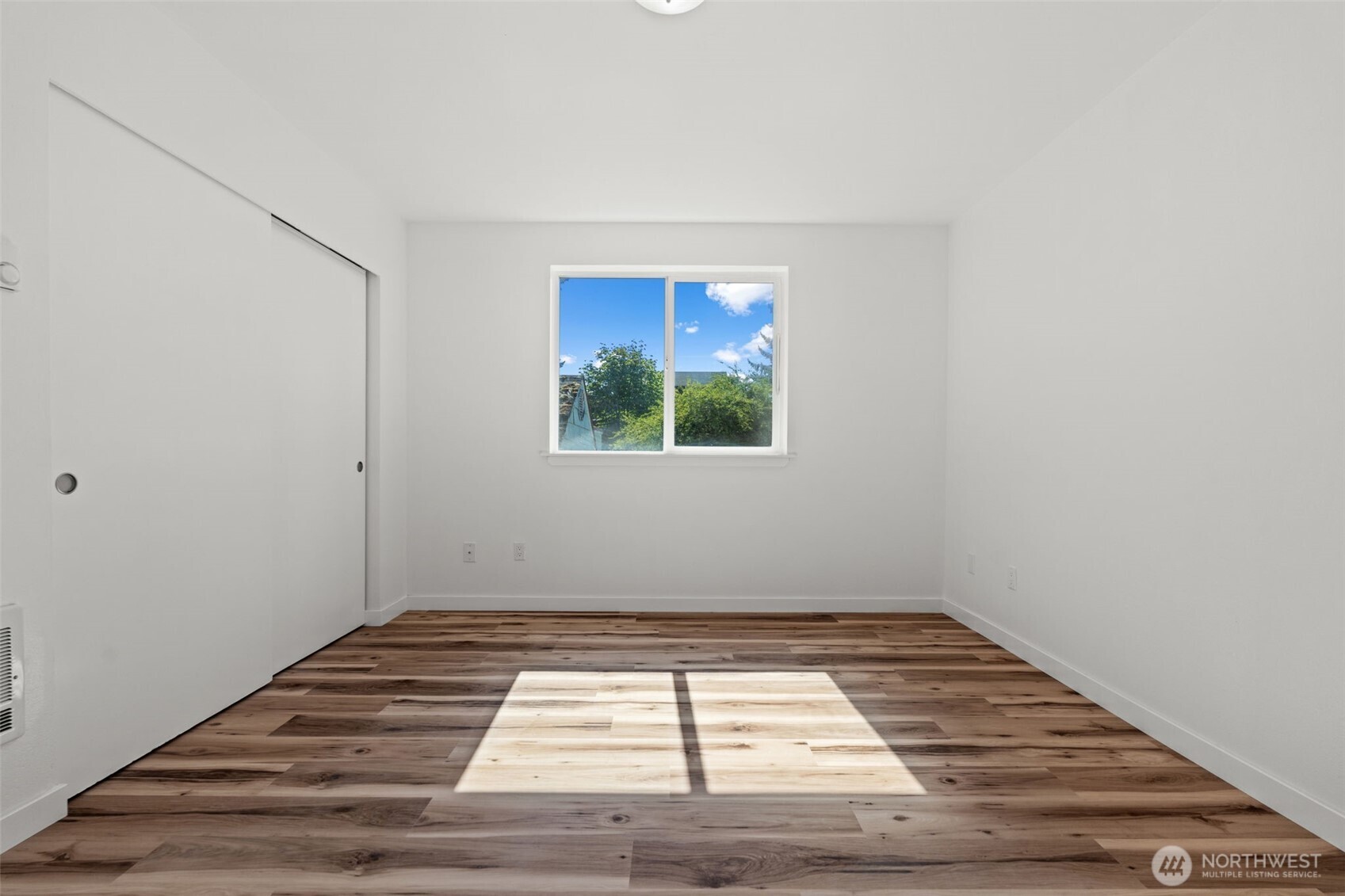 property viewer photo 16