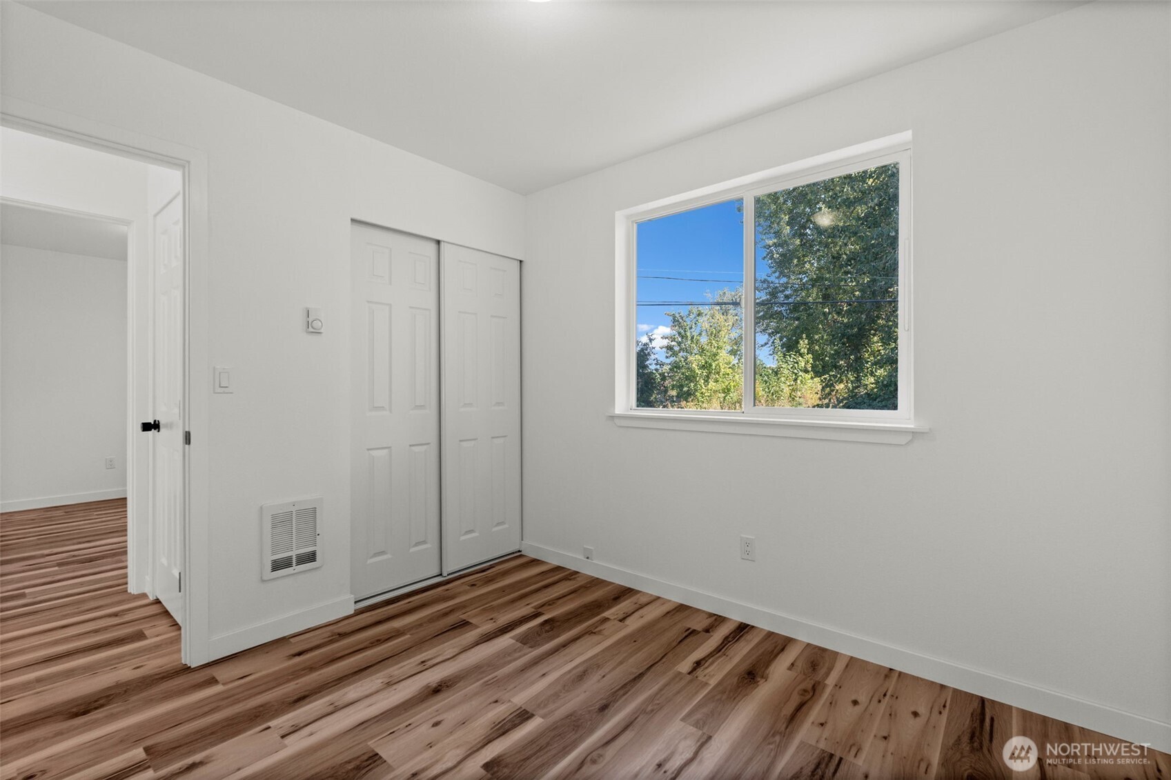 property viewer photo 21