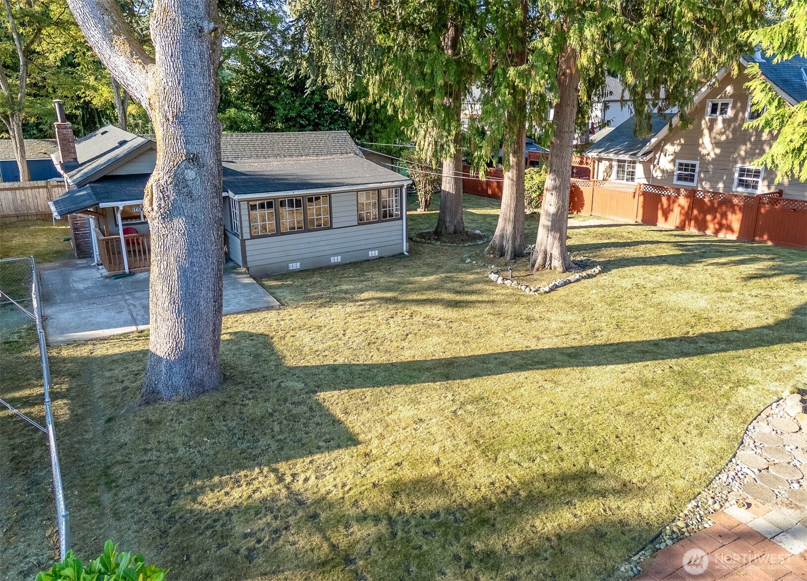 property viewer photo 26