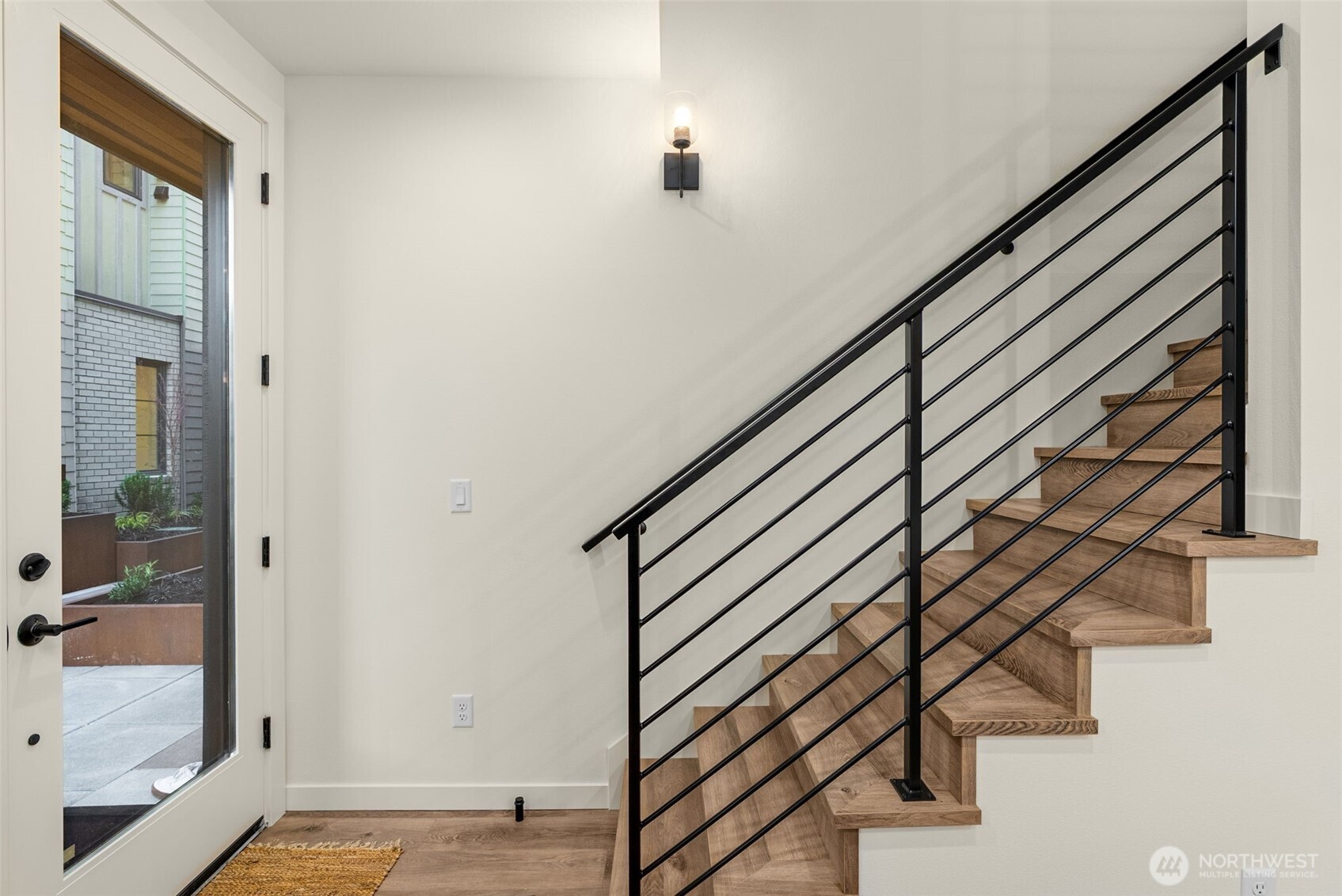 property viewer photo 3