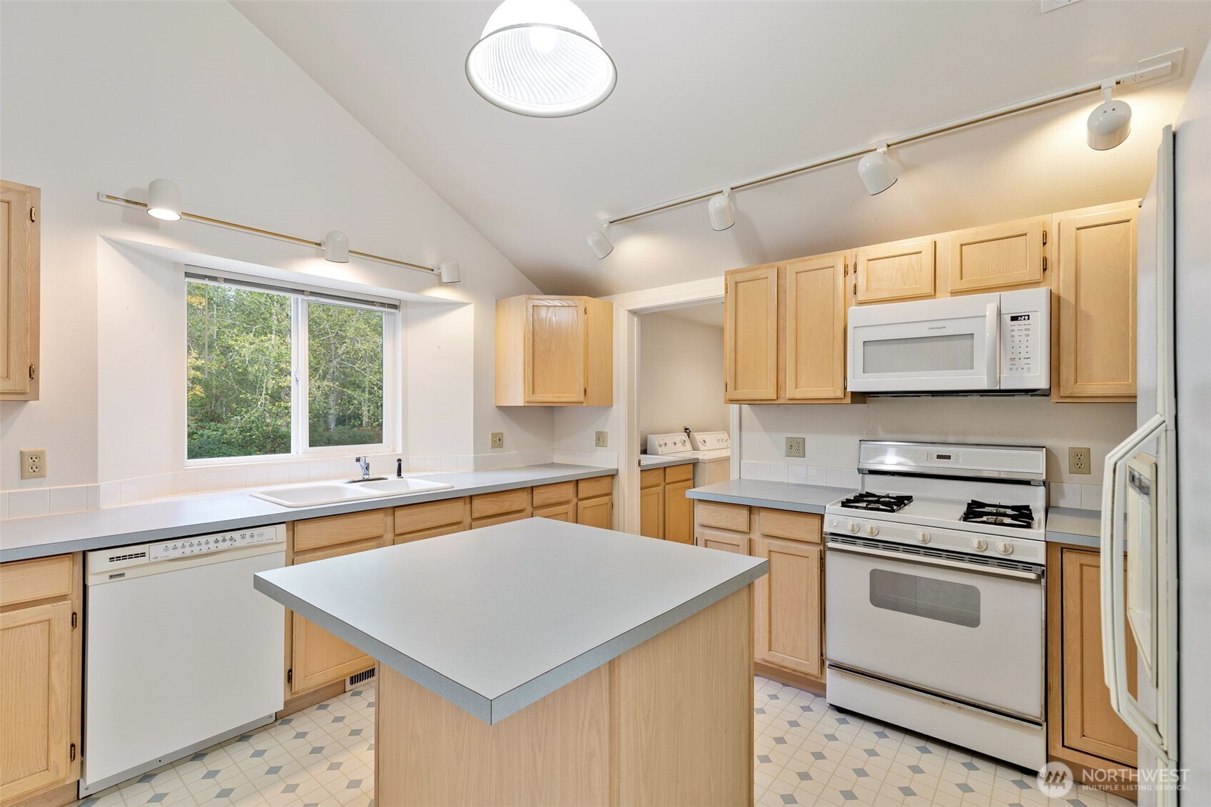 property viewer photo 12