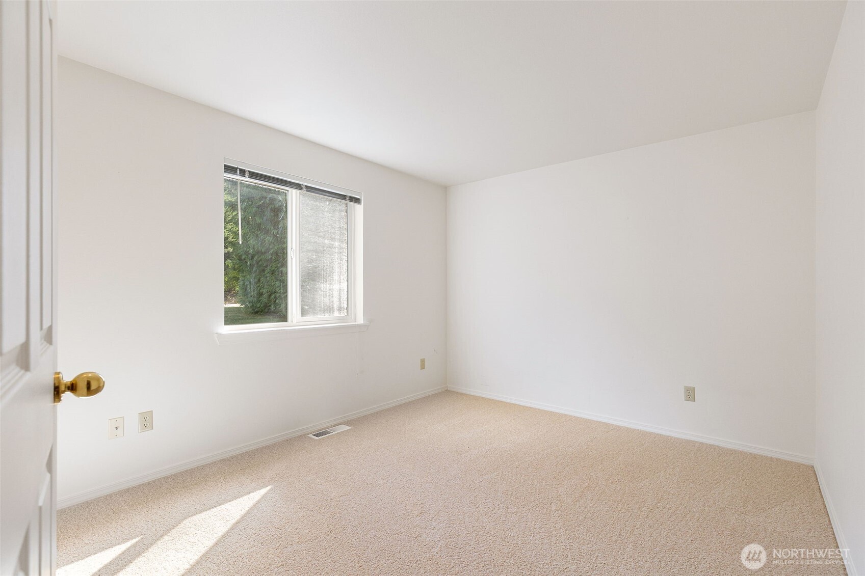 property viewer photo 24