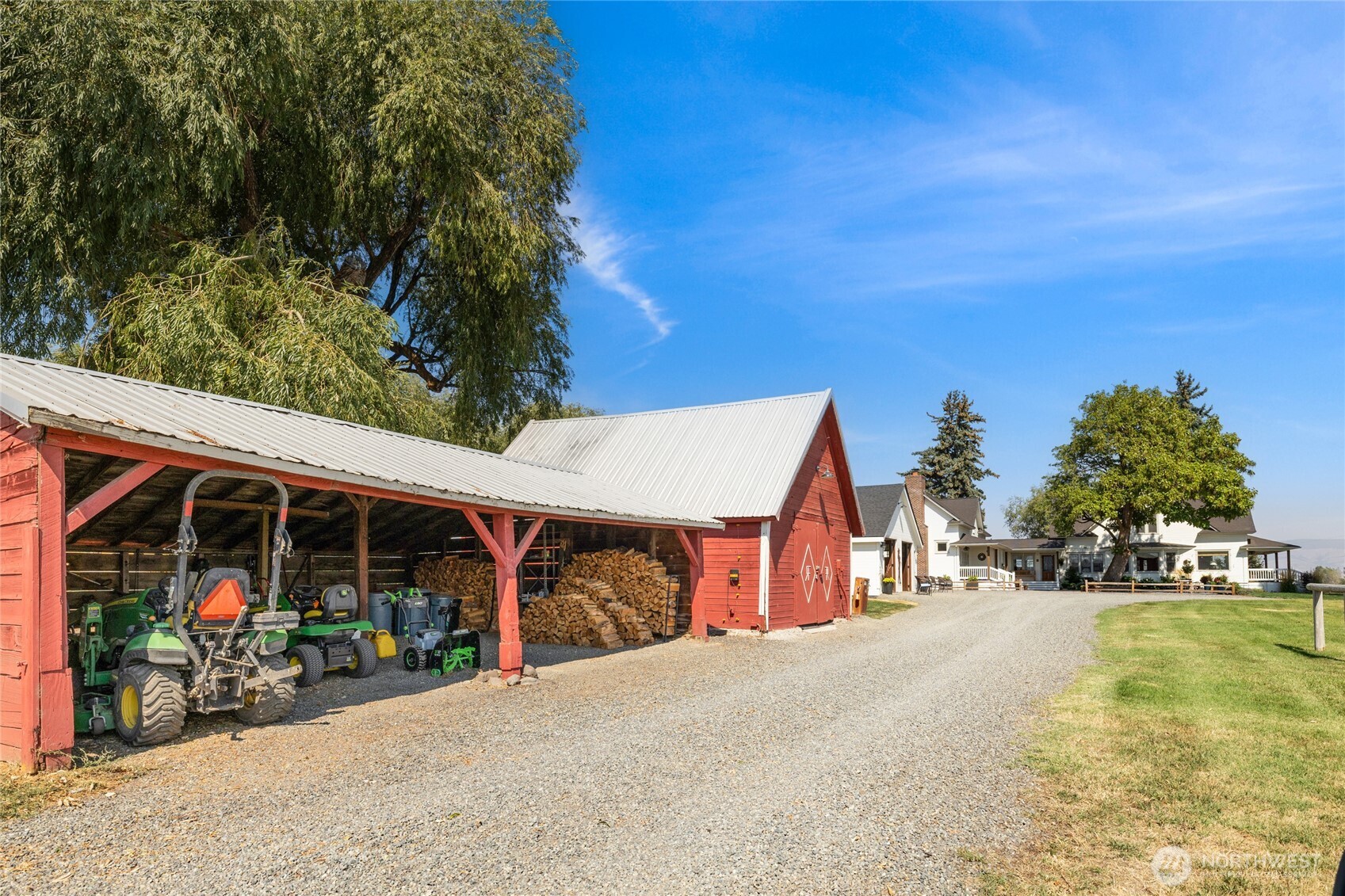 main property photo 33